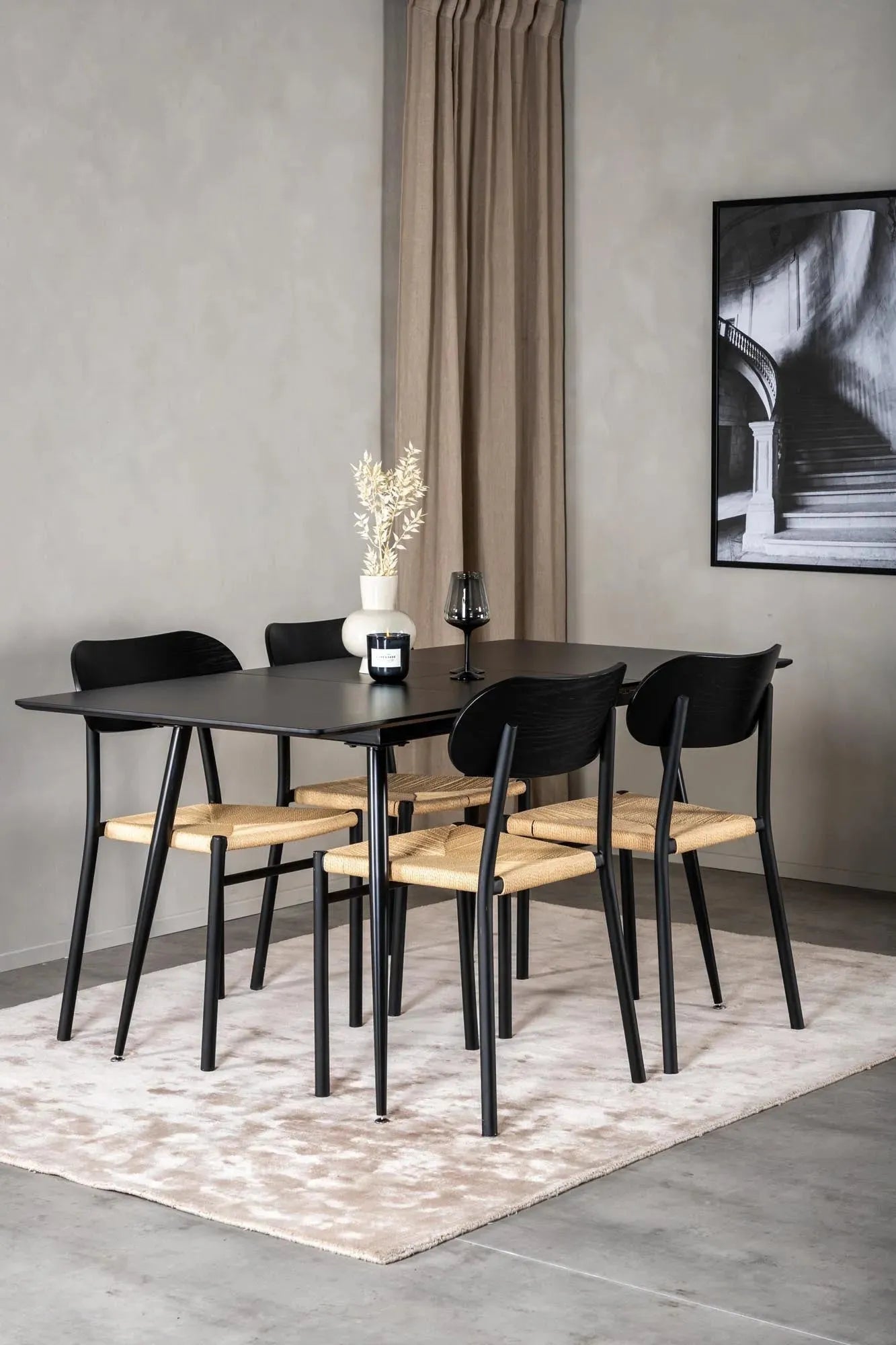 Esszimmer Set Silar mit Stuhl Polly in Schwarz/Schwarz/Natur präsentiert im Onlineshop von KAQTU Design AG. Esszimmerset ist von Venture Home