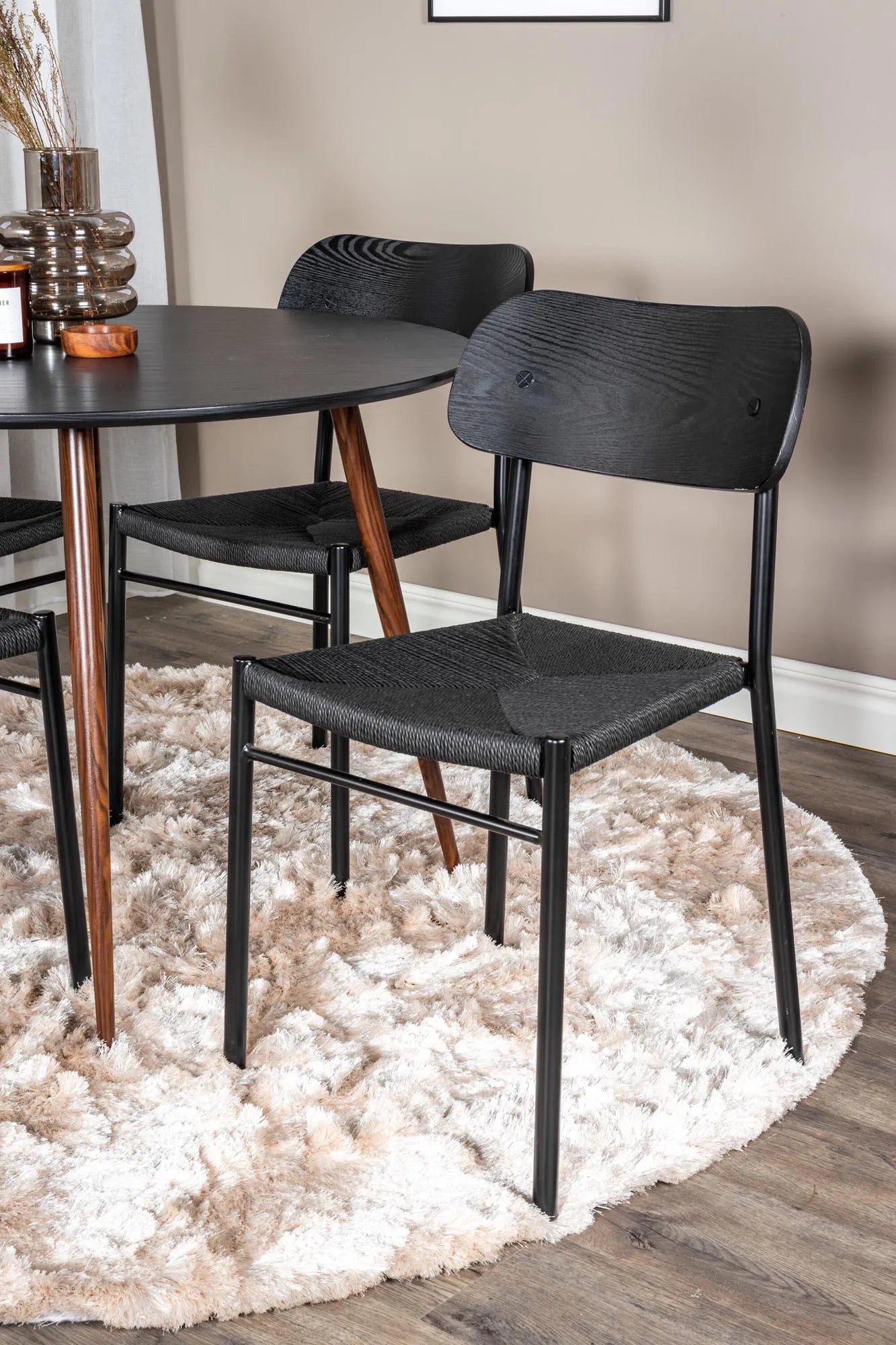 Esszimmer Set Plaza mit Stuhl Polly in Schwarz Schwarz präsentiert im Onlineshop von KAQTU Design AG. Esszimmerset ist von Venture Home