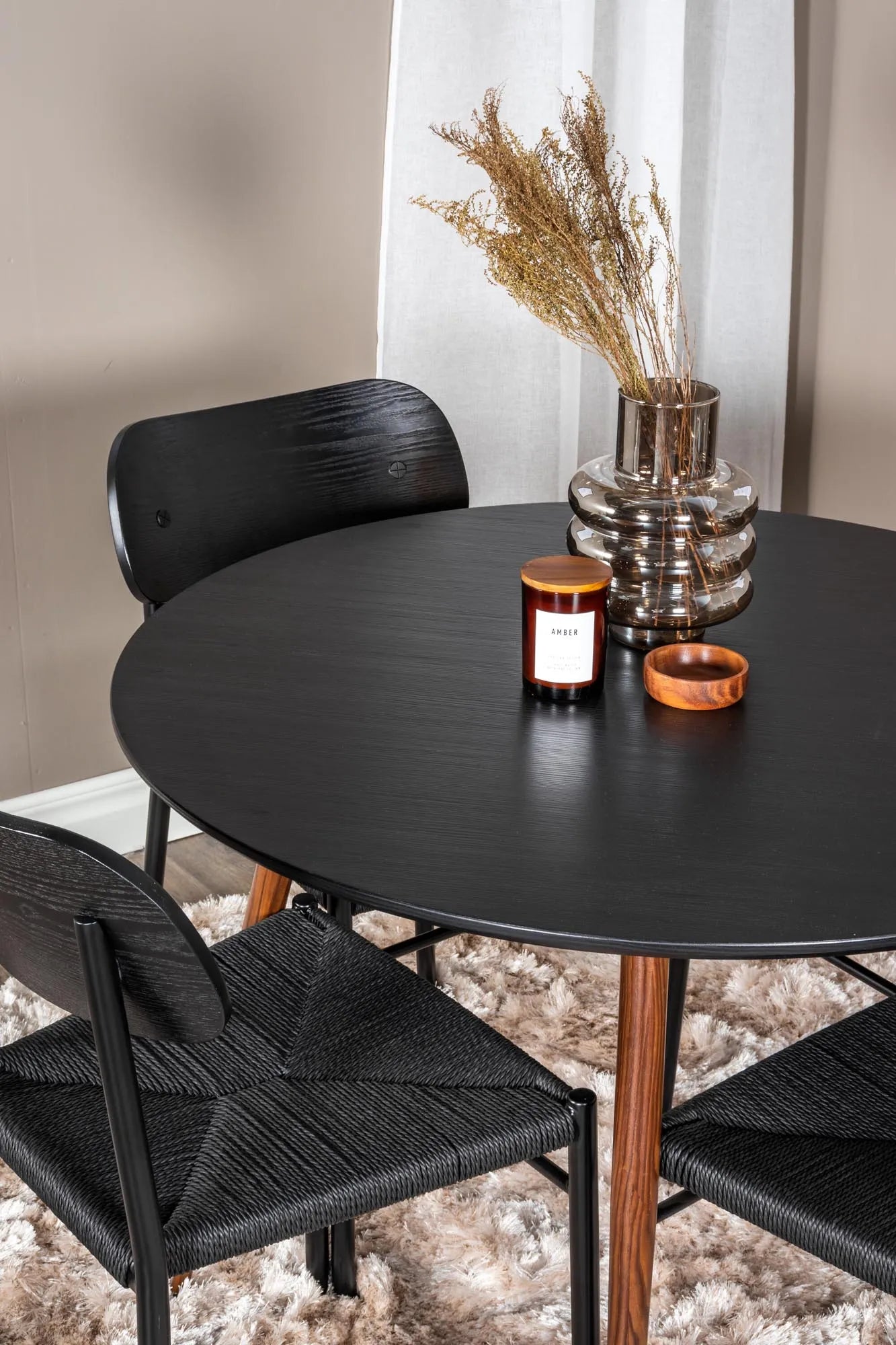 Esszimmer Set Plaza mit Stuhl Polly in Schwarz Schwarz präsentiert im Onlineshop von KAQTU Design AG. Esszimmerset ist von Venture Home