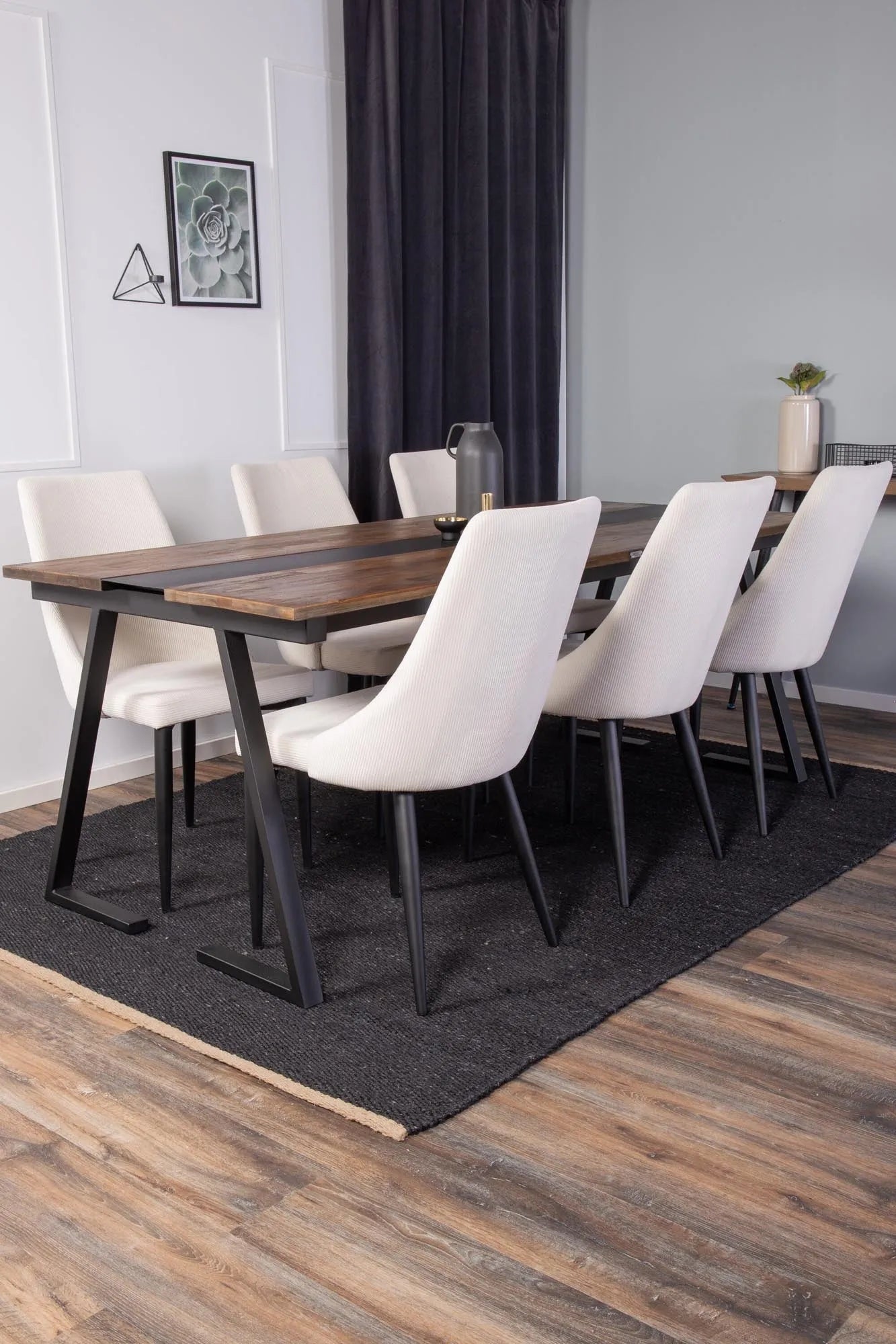 Esszimmer Set Jakarta mit Stuhl Leone in Dunkel Natur/Schwarz/Weiss präsentiert im Onlineshop von KAQTU Design AG. Esszimmerset ist von Venture Home