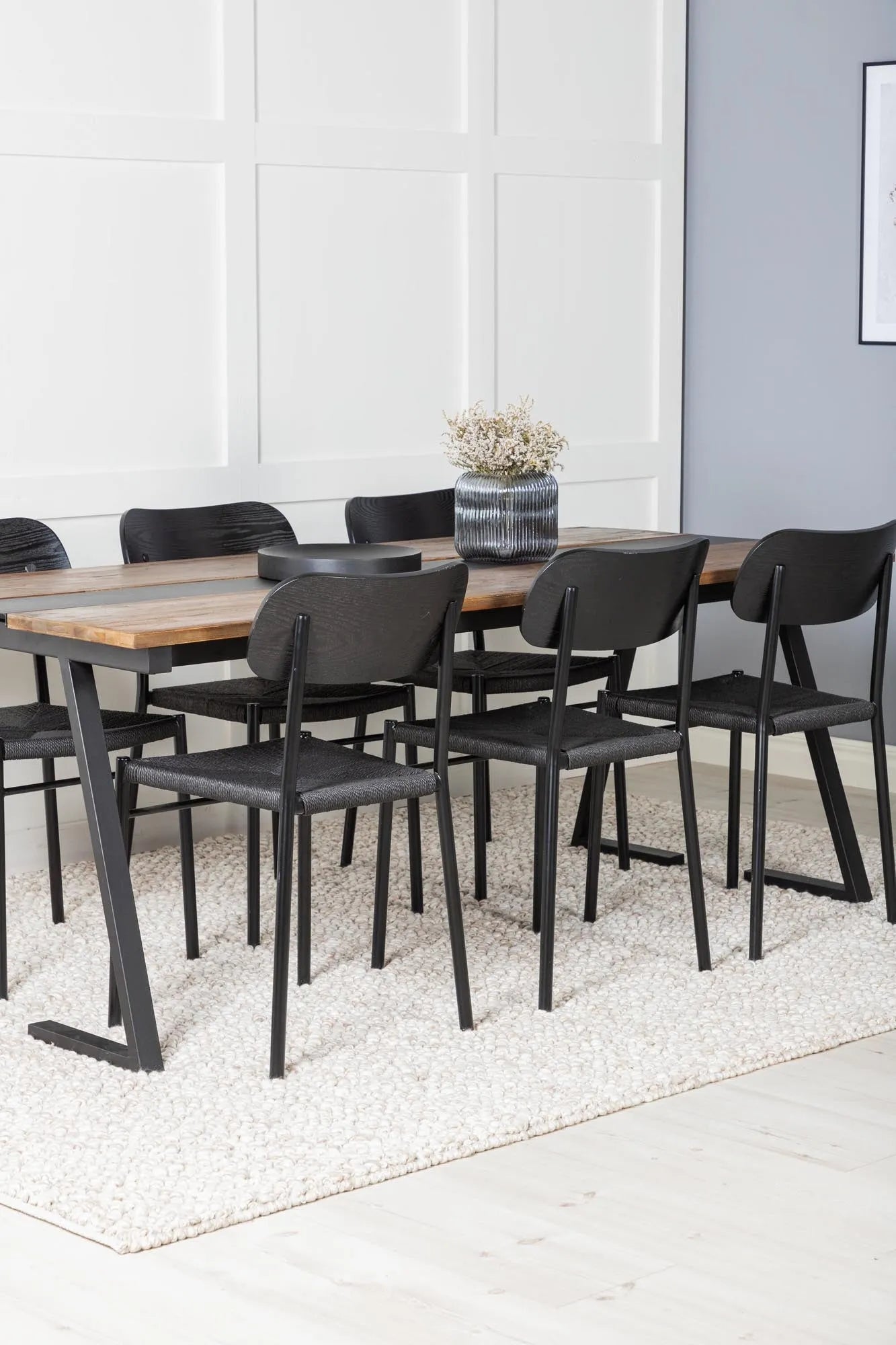 Esszimmer Set Jakarta mit Stuhl Polly in Dunkel Natur/Schwarz präsentiert im Onlineshop von KAQTU Design AG. Esszimmerset ist von Venture Home