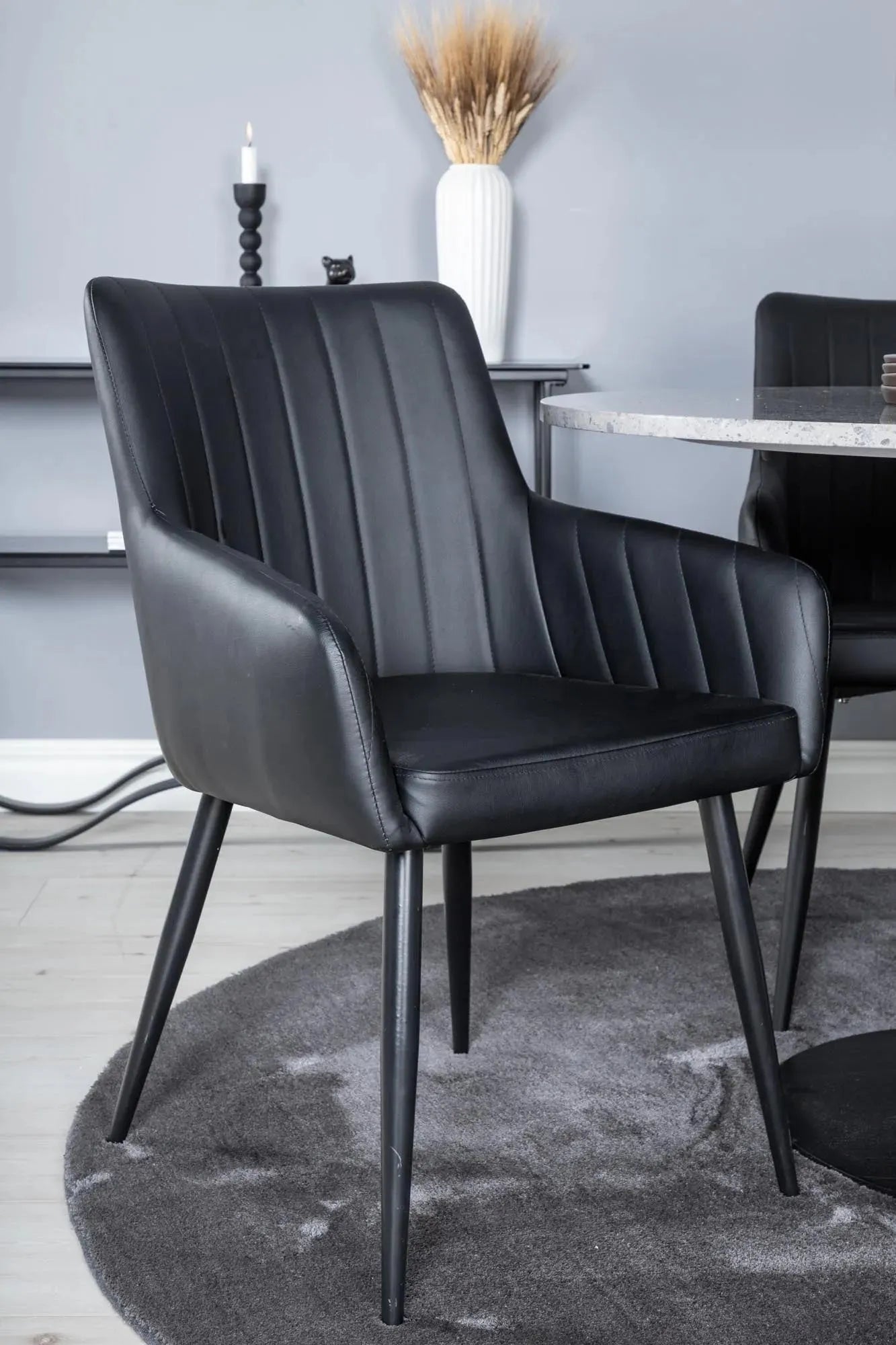 Esszimmer Set Razzia mit Stuhl Comfort in Grau schwarz präsentiert im Onlineshop von KAQTU Design AG. Esszimmerset ist von Venture Home