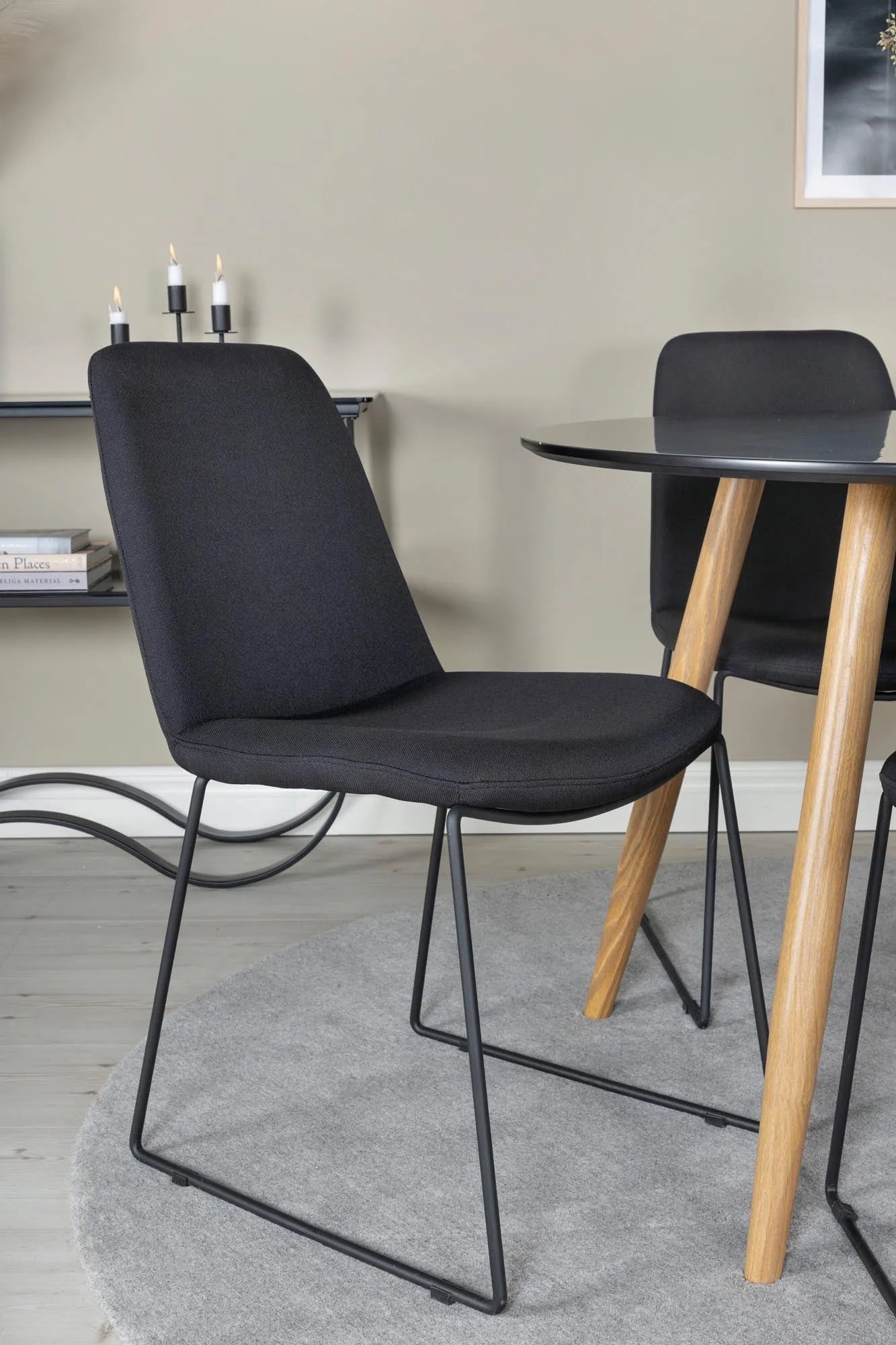 Esszimmer Set Plaza mit Stuhl Muce in Schwarz Schwarz präsentiert im Onlineshop von KAQTU Design AG. Esszimmerset ist von Venture Home