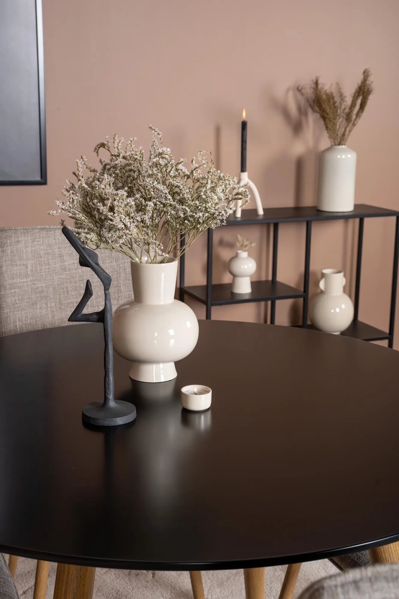 Esszimmer Set Plaza mit Stuhl Windu in Schwarz/Hellgrau/Natur präsentiert im Onlineshop von KAQTU Design AG. Esszimmerset ist von Venture Home