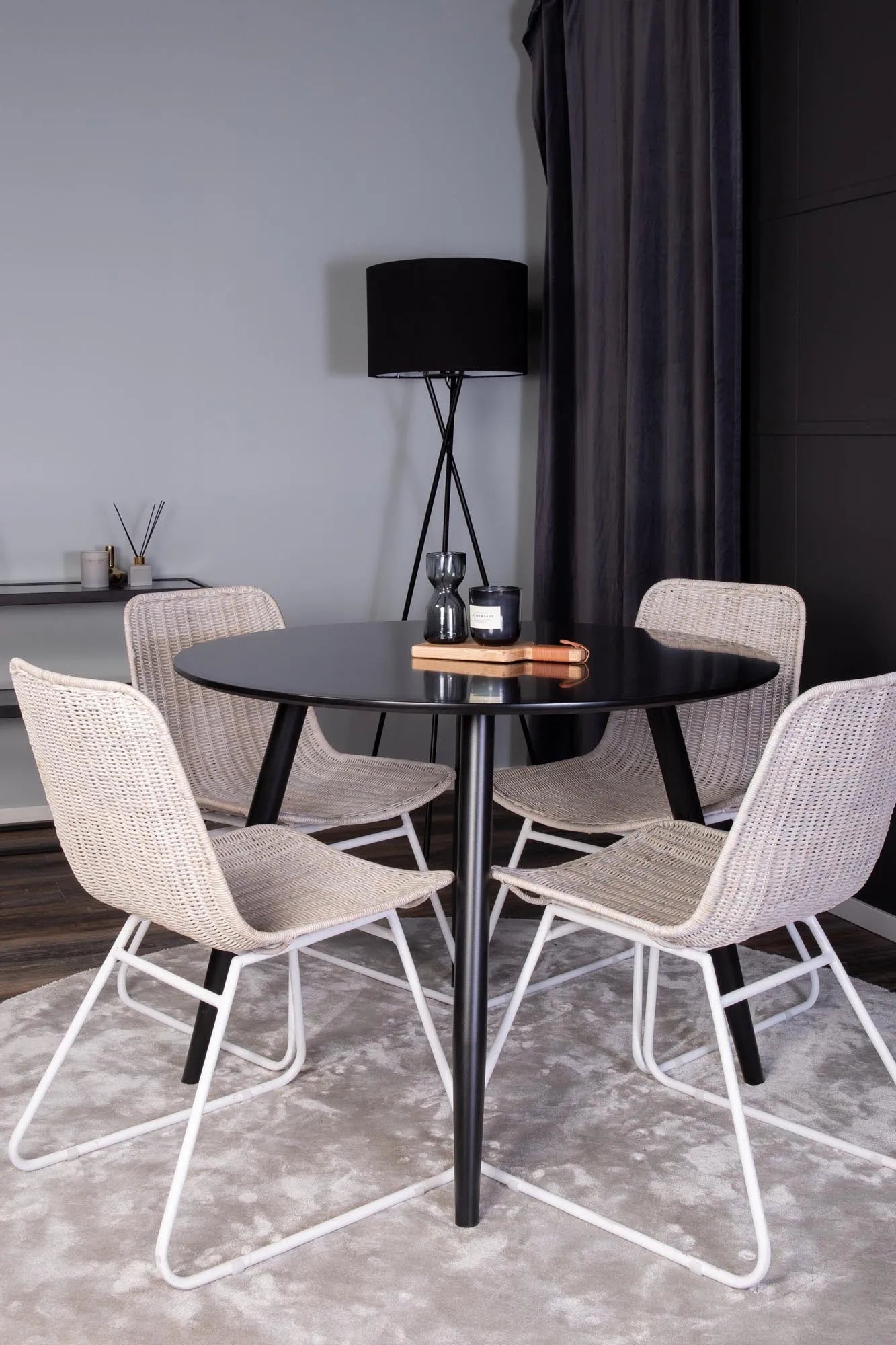 Esszimmer Set Plaza mit Stuhl Cirebon in Schwarz-Weiss präsentiert im Onlineshop von KAQTU Design AG. Esszimmerset ist von Venture Home