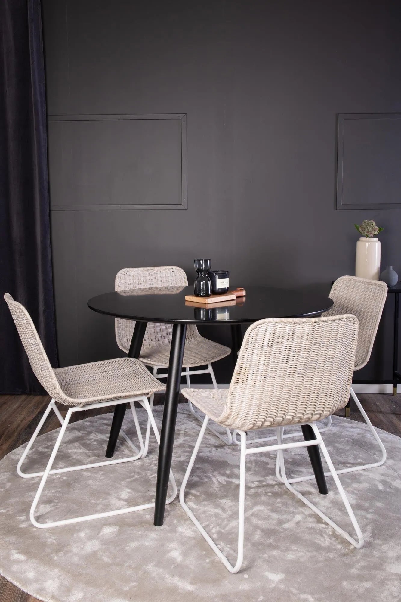 Esszimmer Set Plaza mit Stuhl Cirebon in Schwarz-Weiss präsentiert im Onlineshop von KAQTU Design AG. Esszimmerset ist von Venture Home