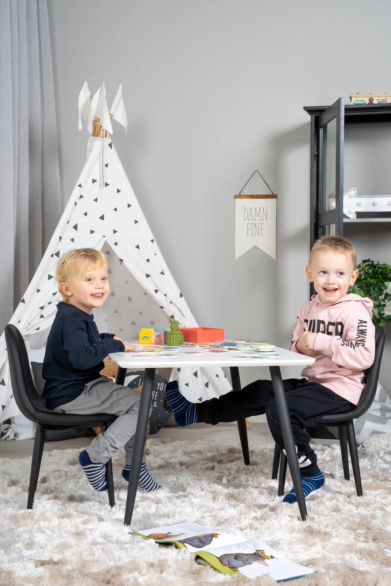 Esszimmer Set Polar mit Stuhl Polar in Weiss/Grau/Weiss präsentiert im Onlineshop von KAQTU Design AG. Esszimmerset ist von Venture Home