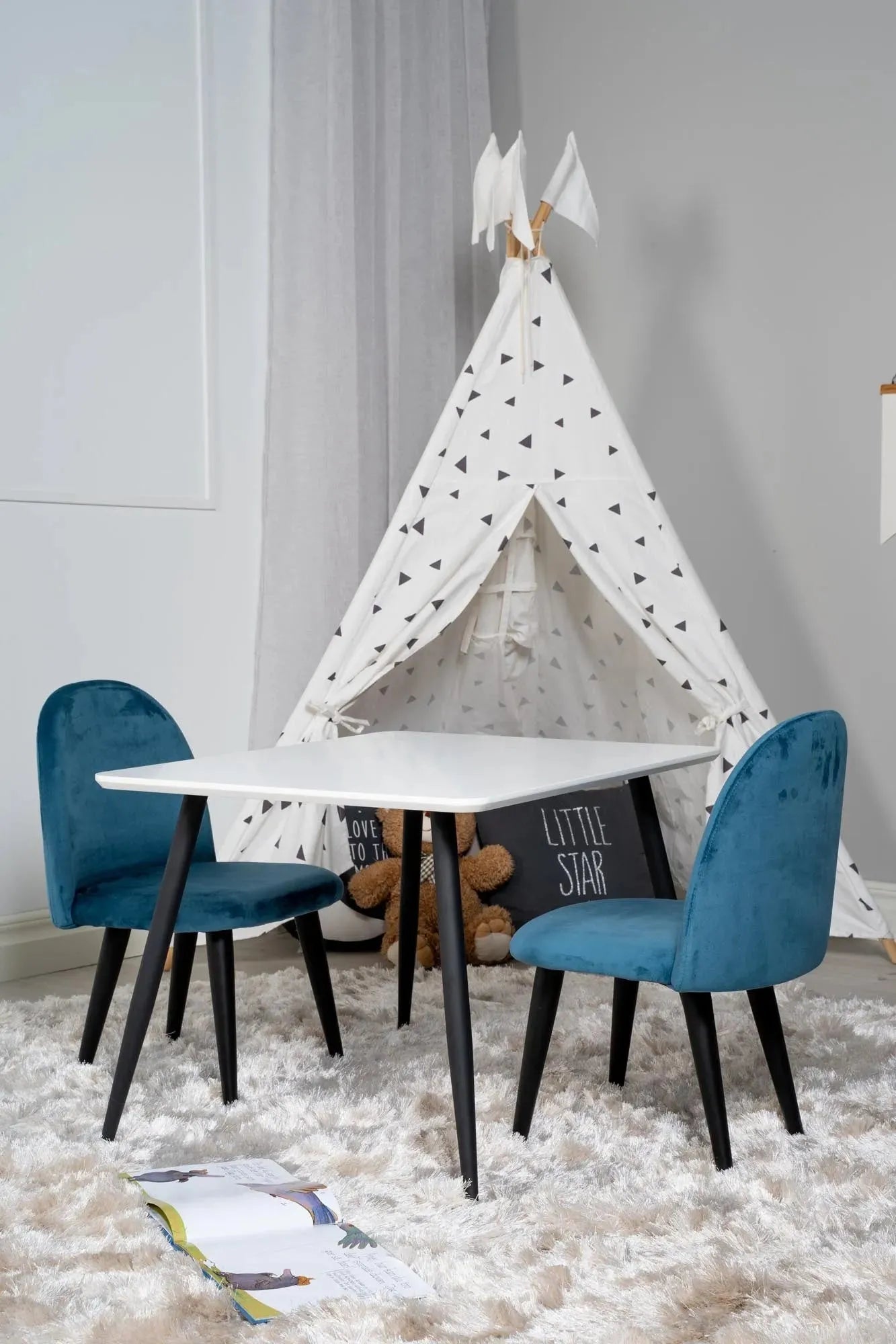 Esszimmer Set Polar mit Stuhl Velvet in Weiss schwarz präsentiert im Onlineshop von KAQTU Design AG. Esszimmerset ist von Venture Home