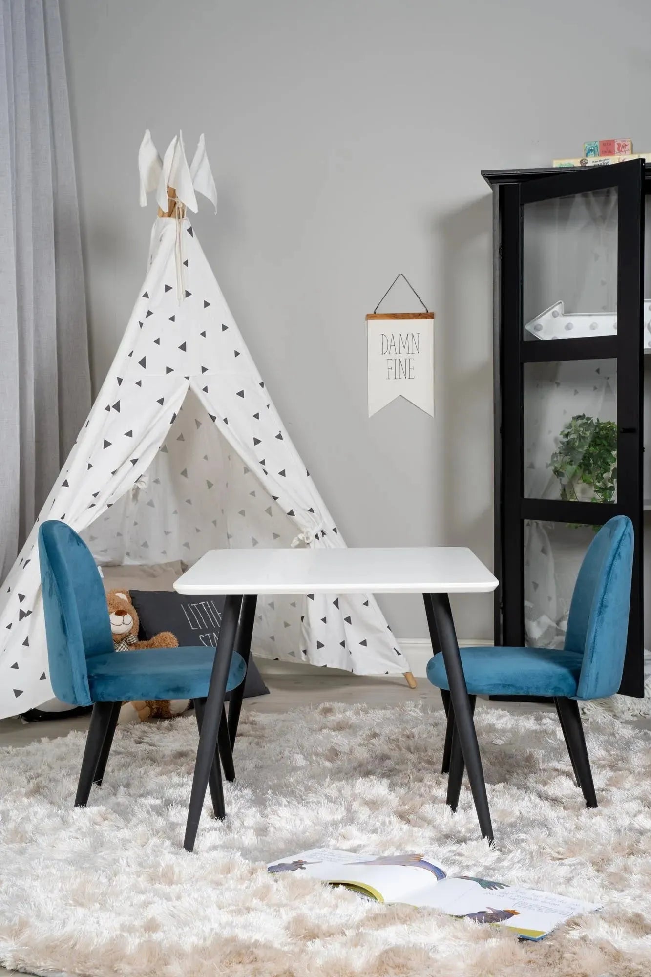 Esszimmer Set Polar mit Stuhl Velvet in Weiss schwarz präsentiert im Onlineshop von KAQTU Design AG. Esszimmerset ist von Venture Home