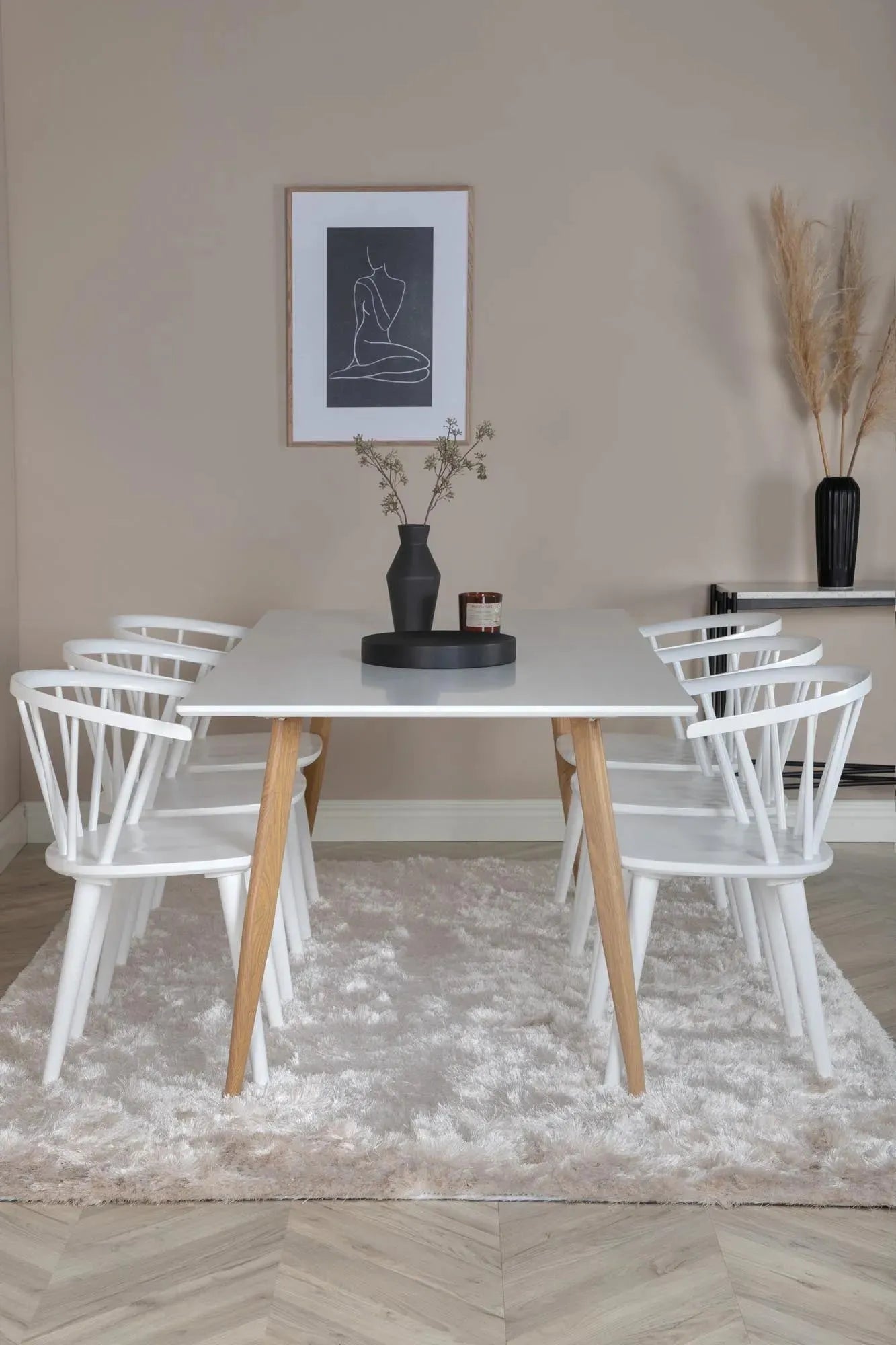 Esszimmer Set Polar mit Stuhl Bobby in Weiss / Weiss präsentiert im Onlineshop von KAQTU Design AG. Esszimmerset ist von Venture Home