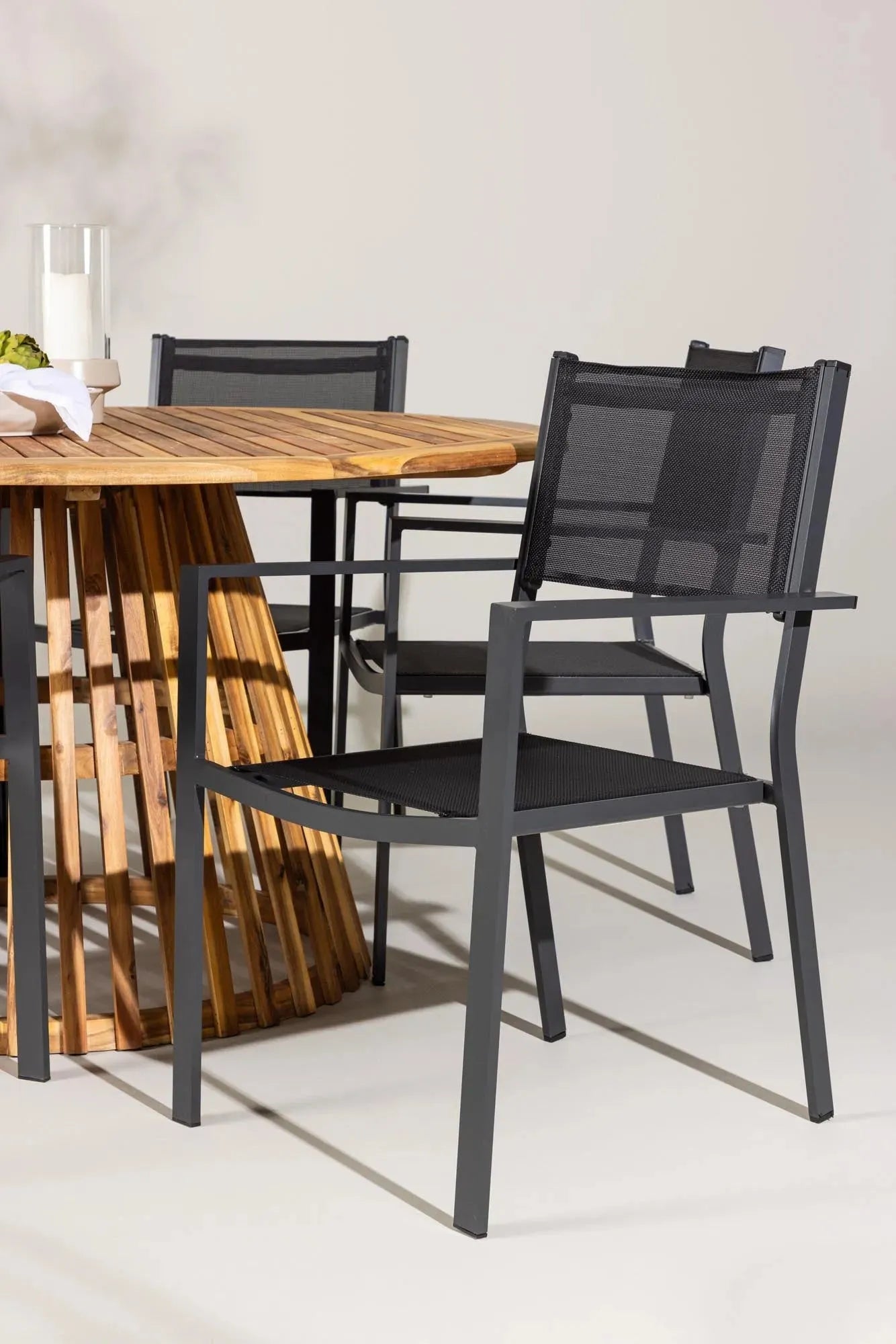 Tucumán Esszimmer Set rund in Natur/Schwarz präsentiert im Onlineshop von KAQTU Design AG. Esszimmerset ist von Venture Home