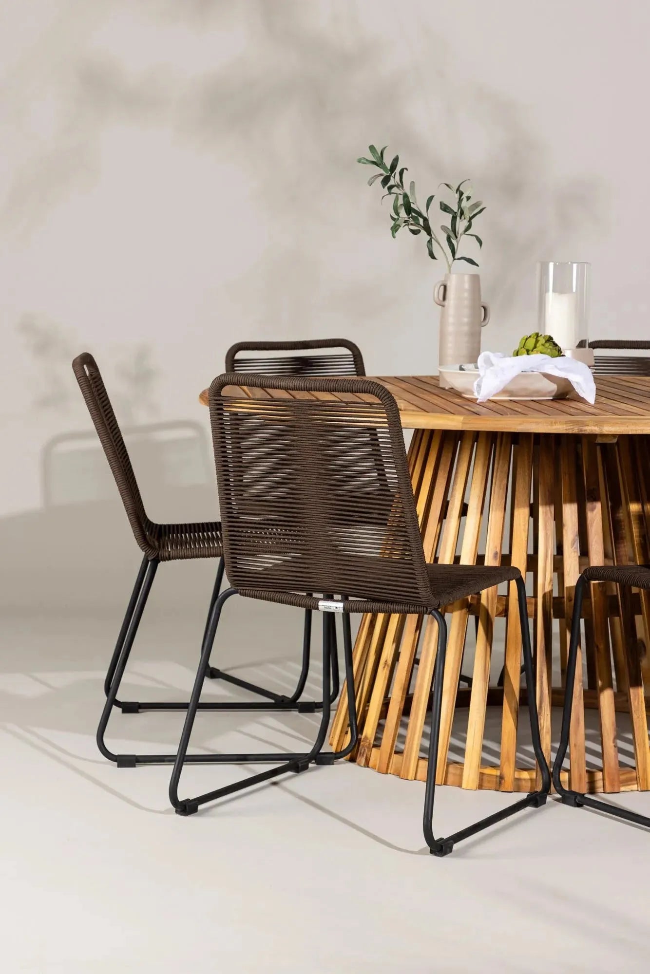 Tucumán Esszimmer Set rund in Natur/Schwarz präsentiert im Onlineshop von KAQTU Design AG. Esszimmerset ist von Venture Home