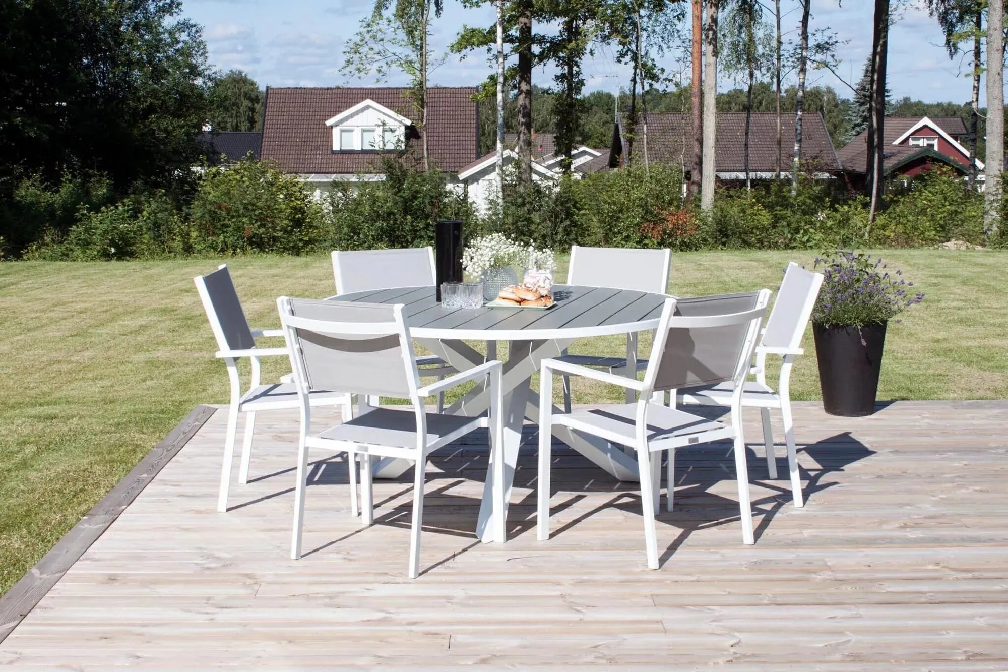 Parma Outdoor-Tischset + Copacabana ⌀140cm/6St. in Schwarzgrau präsentiert im Onlineshop von KAQTU Design AG. Gartentischset ist von Venture Home