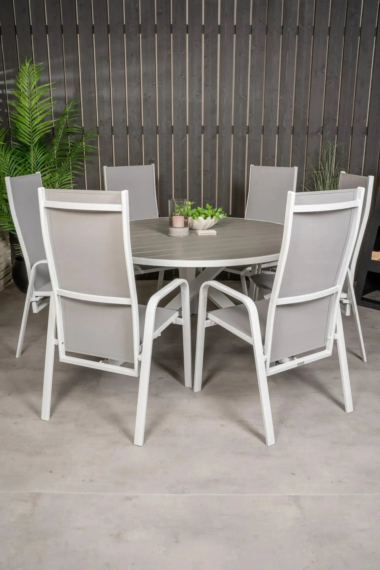 Parma Outdoor-Tischset + Copacabana Recliner ⌀140cm/6St. in Grau weiss präsentiert im Onlineshop von KAQTU Design AG. Gartentischset ist von Venture Home