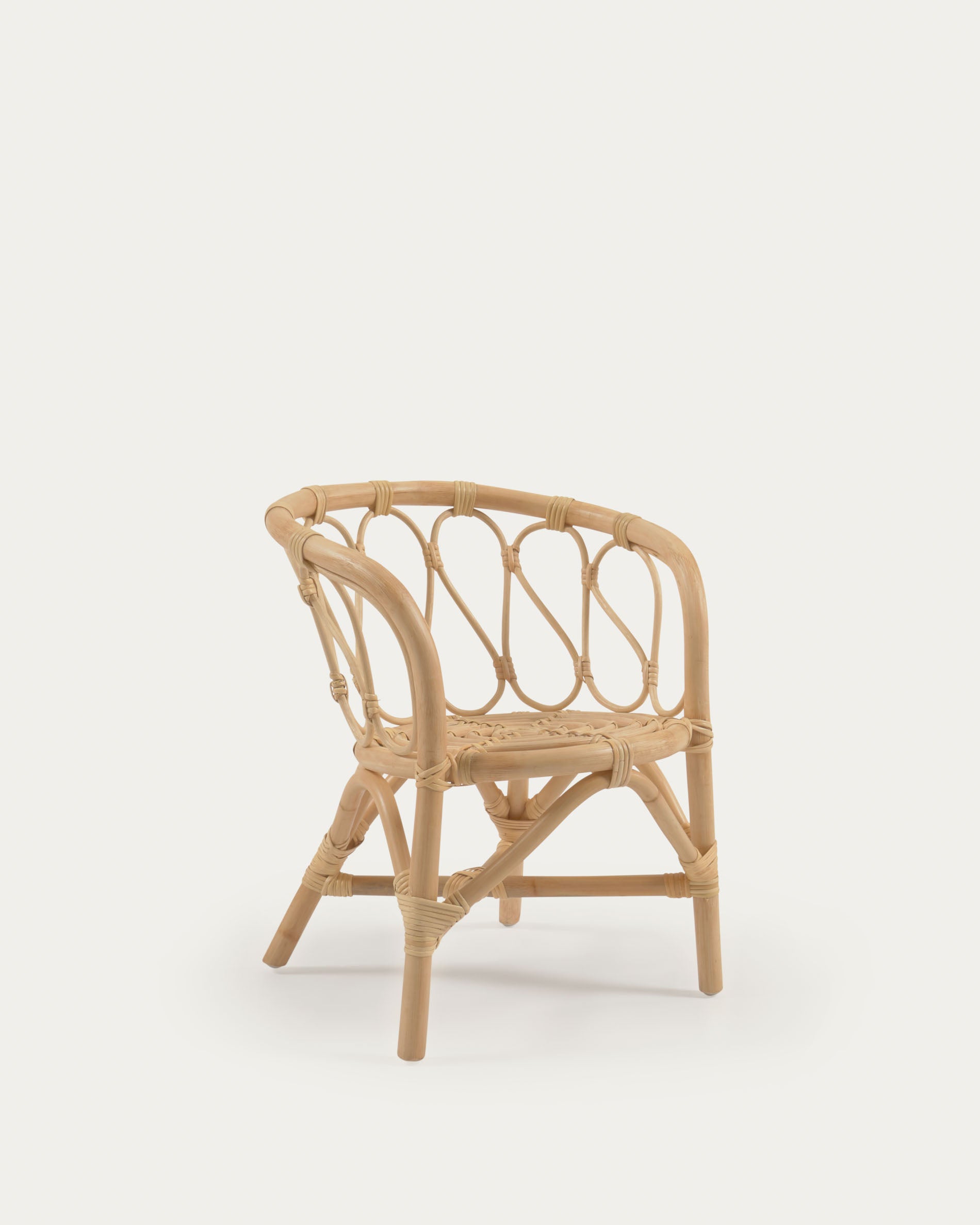 Lumila Kinderstuhl aus Rattan in Braun präsentiert im Onlineshop von KAQTU Design AG. Stuhl ist von Kave Home