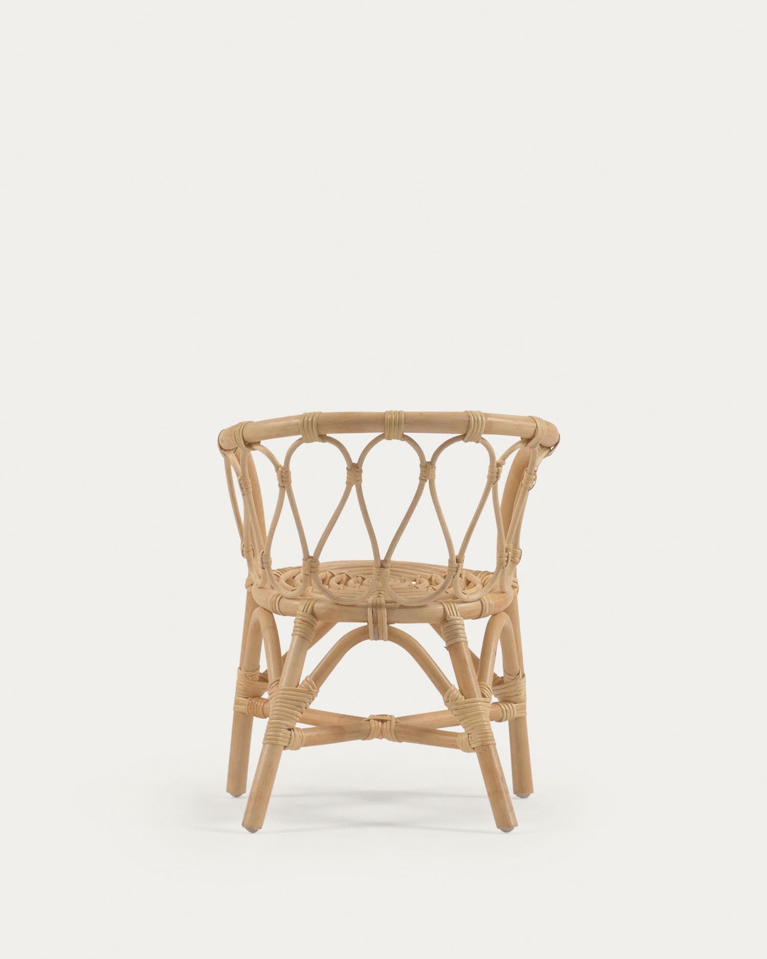 Lumila Kinderstuhl aus Rattan in Braun präsentiert im Onlineshop von KAQTU Design AG. Stuhl ist von Kave Home