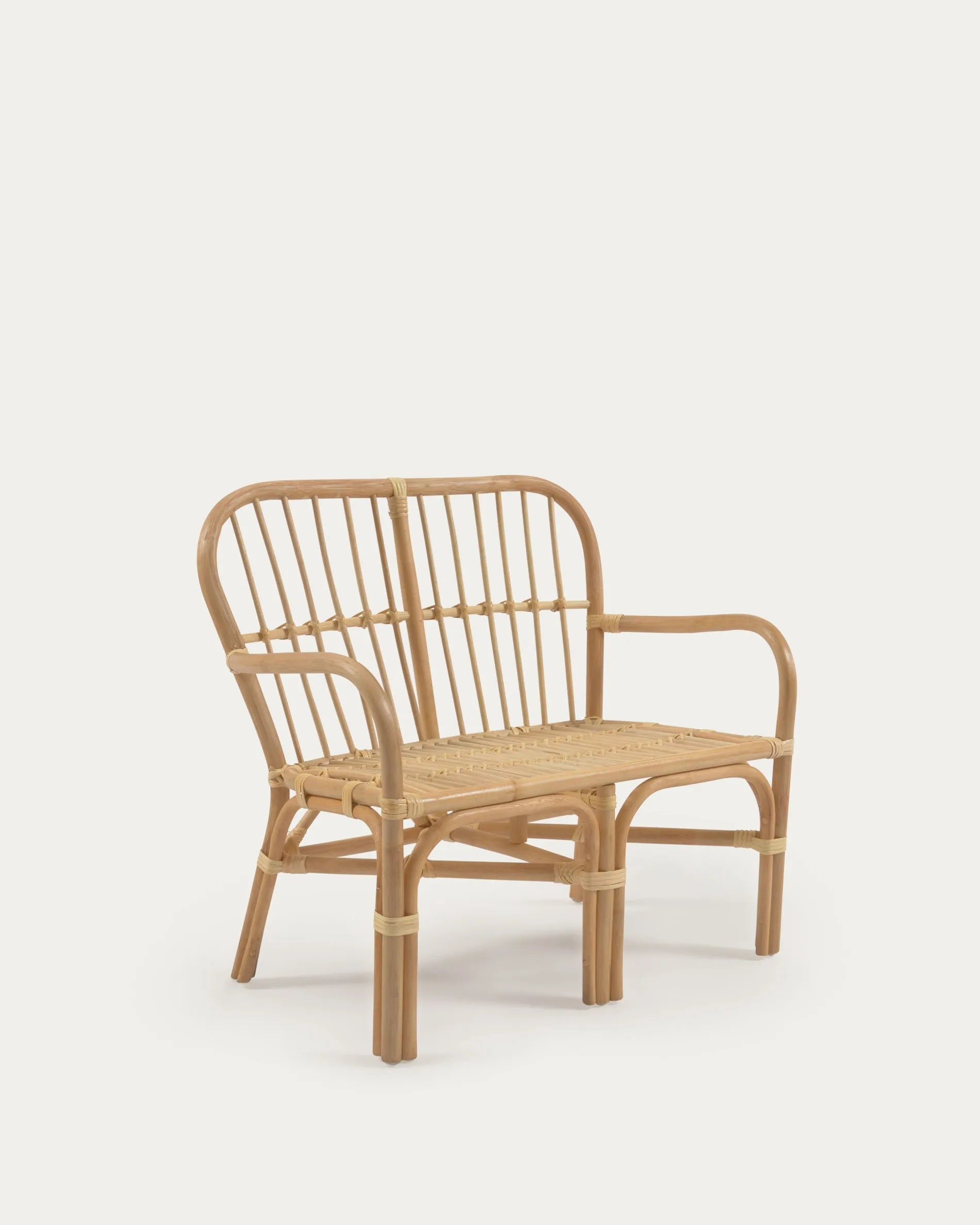 Marzieh Kinderbank aus Rattan: Elegante, robuste Sitzbank für Kinder, ideal zum Spielen und Entspannen. Platz für zwei, aus Rattan und Massivholz.