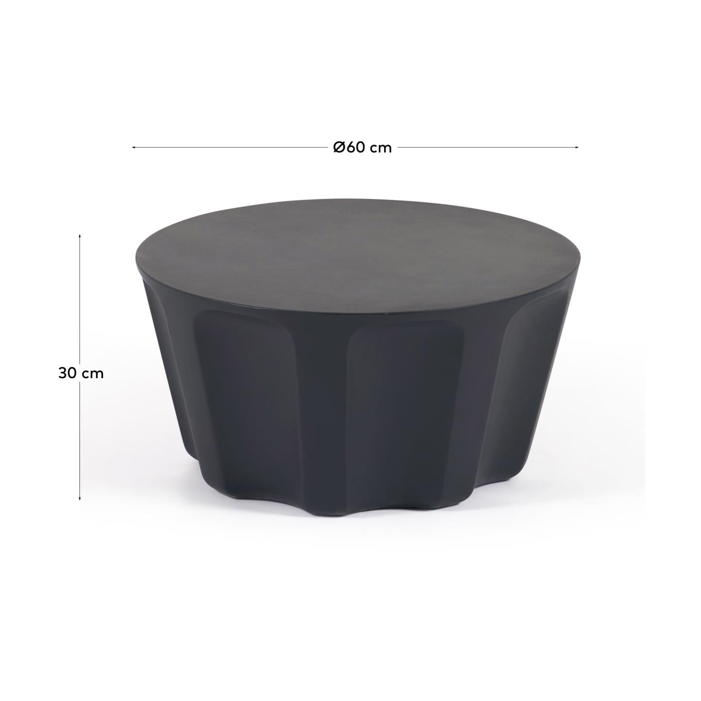 Vilandra runder Outdoor Couchtisch aus Zement mit schwarzem Finish Ø 60 cm in Schwarz präsentiert im Onlineshop von KAQTU Design AG. Beistelltisch Outdoor ist von Kave Home