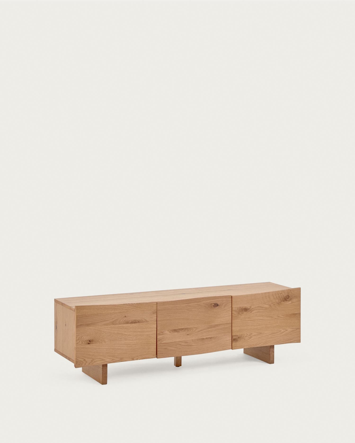 Rasha TV-Schrank 3 Türen aus Eichenfurnier mit natürlichem Finish 160 x 45 cm in Braun präsentiert im Onlineshop von KAQTU Design AG. Sideboard ist von Kave Home