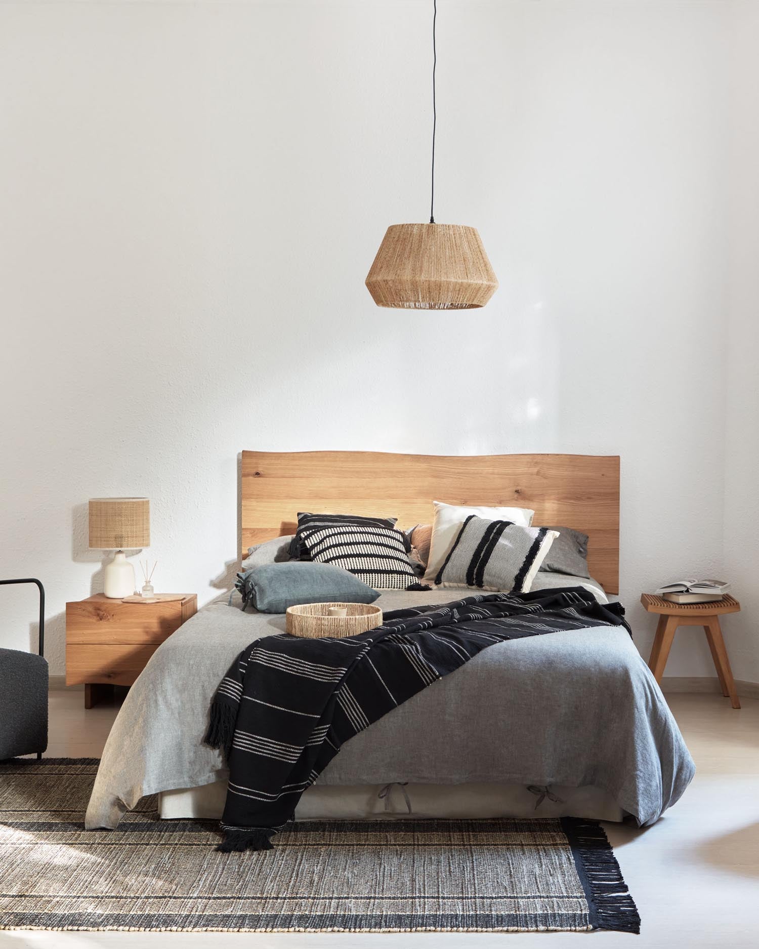 Rasha Bettkopfteil aus Eichenfurnier mit natürlichem Finish für Bett von 160 cm in Braun präsentiert im Onlineshop von KAQTU Design AG. Zubehör Bett ist von Kave Home