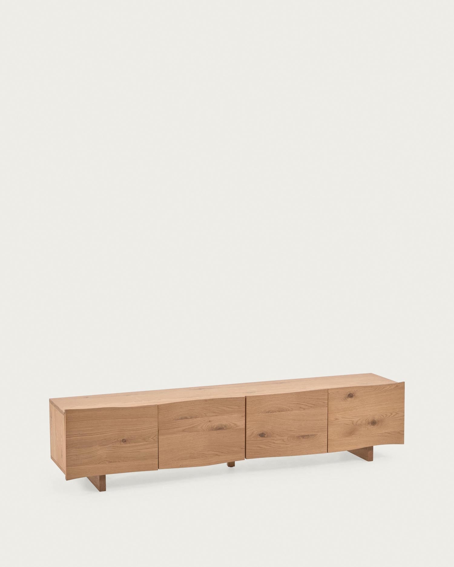 Rasha TV-Schrank 4 Türen aus Eichenfurnier mit natürlichem Finish 200 x 45 cm in Braun präsentiert im Onlineshop von KAQTU Design AG. Sideboard ist von Kave Home