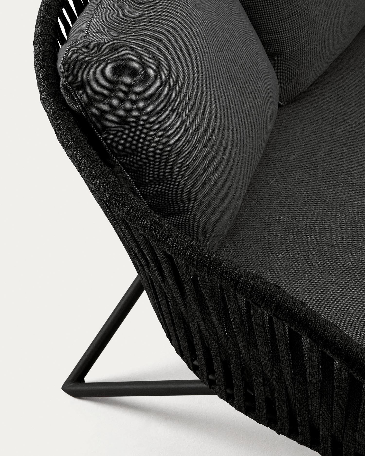 Branzie 3-Sitzer-Sofa aus schwarzem Seil 180 cm in Schwarz präsentiert im Onlineshop von KAQTU Design AG. Lounge Sofa ist von Kave Home