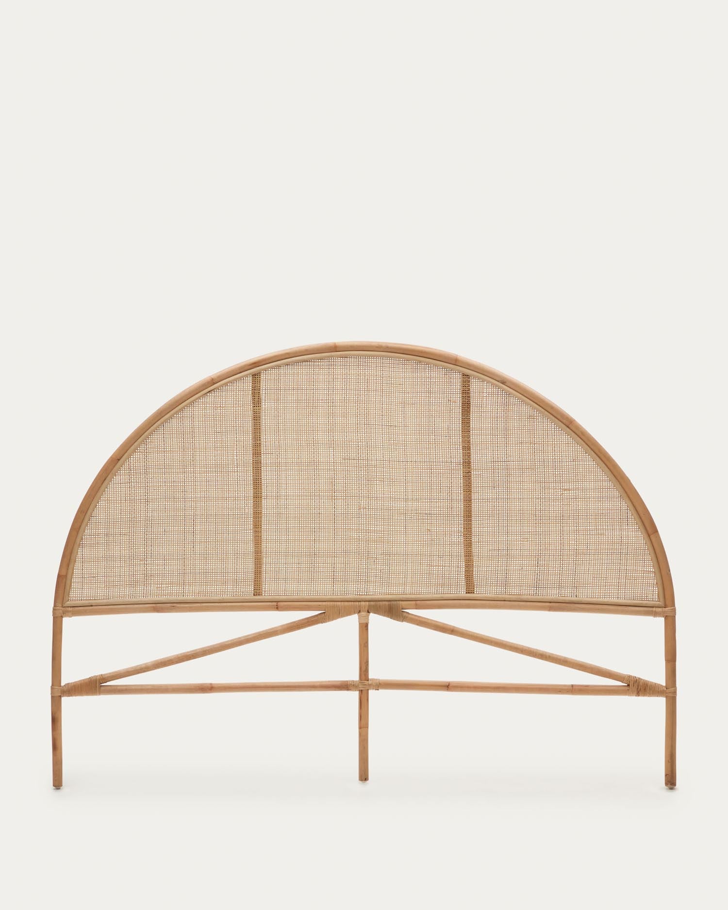 Quiterie rundes Bettkopfteil aus Rattan mit natürlichem Finish 150/160 cm in Braun präsentiert im Onlineshop von KAQTU Design AG. Zubehör Bett ist von Kave Home