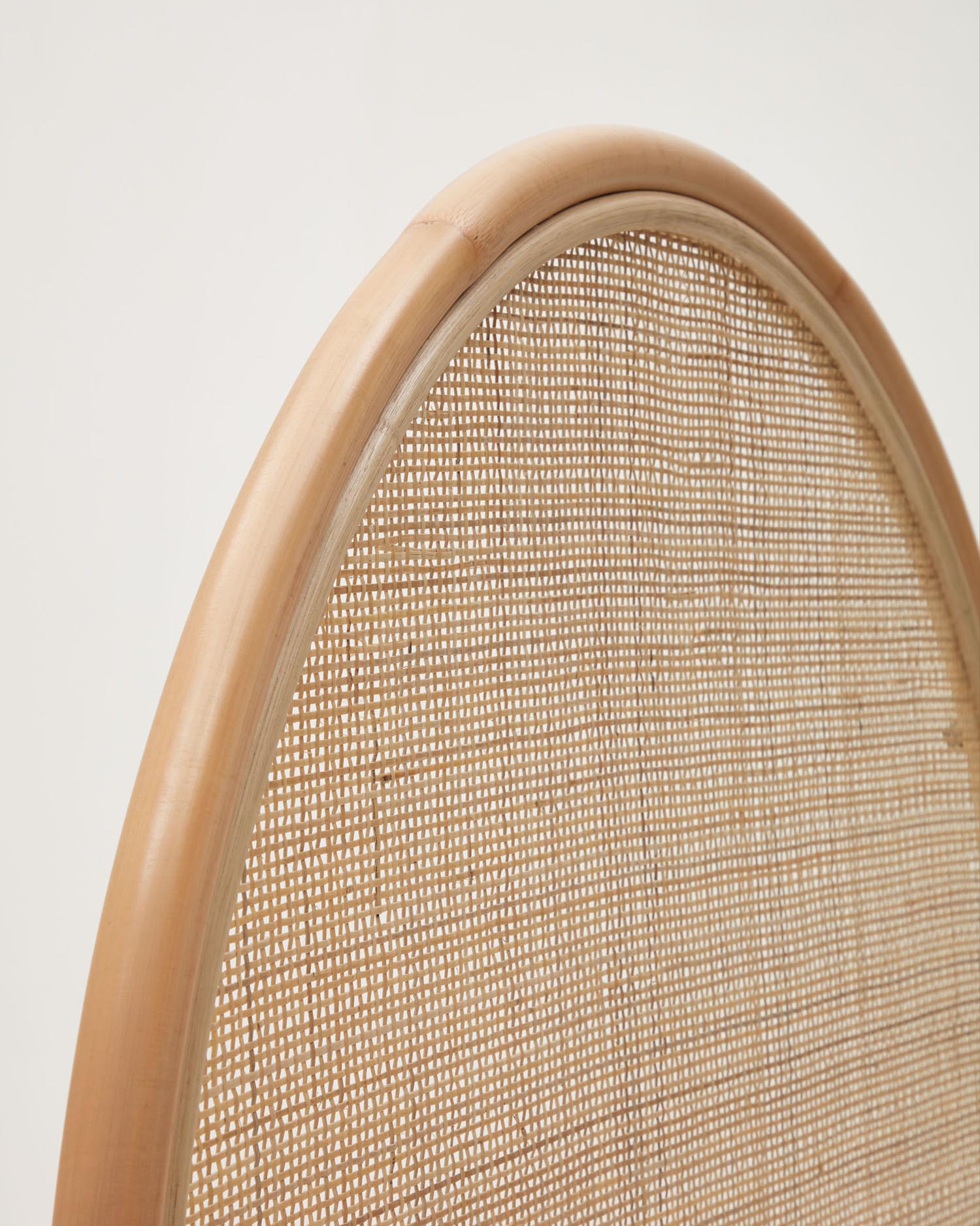 Quiterie rundes Bettkopfteil aus Rattan mit natürlichem Finish 90 cm in Braun präsentiert im Onlineshop von KAQTU Design AG. Zubehör Bett ist von Kave Home