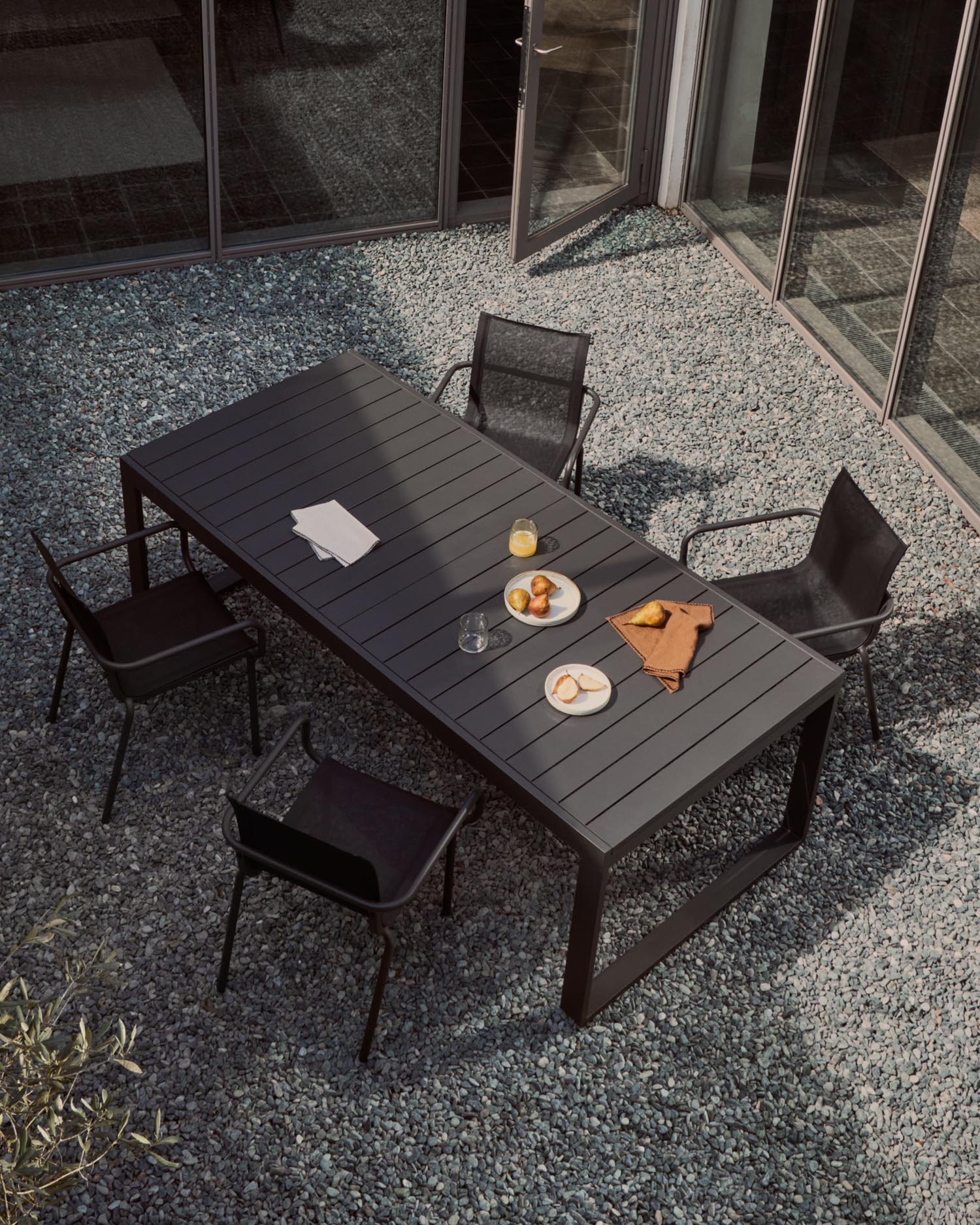 Galdana Aluminium-Gartentisch, ausziehbar, mit dunkelgrauem Finish, 220 (340) x 100 cm in Schwarz präsentiert im Onlineshop von KAQTU Design AG. Gartentisch ist von Kave Home