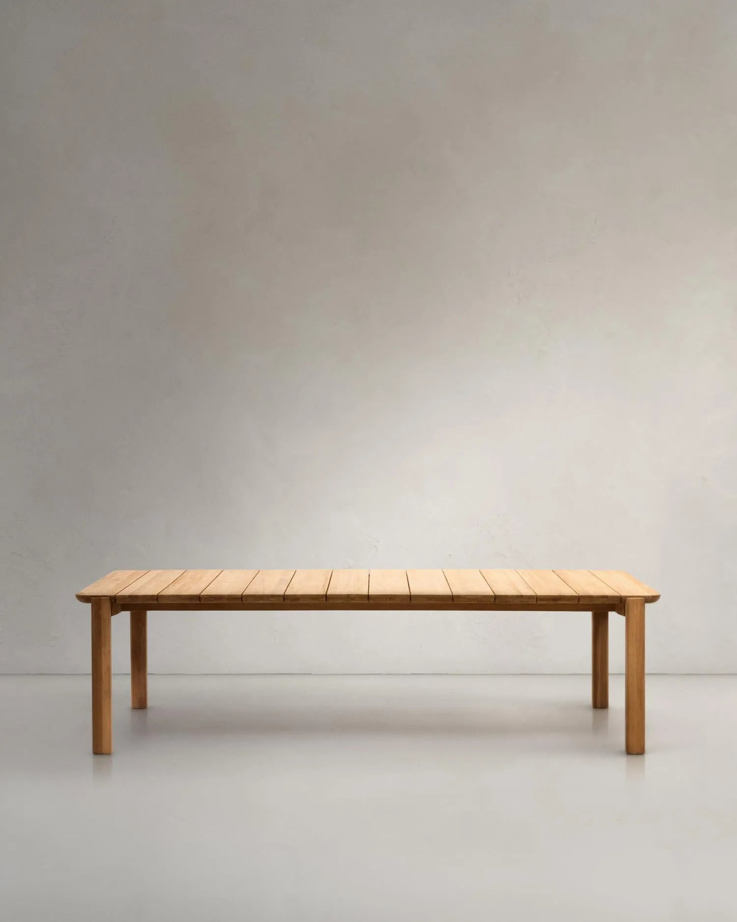 Icaro Tisch: Massives Teakholz, FSC-zertifiziert, 280x112 cm. Japanisches Design, wetterfest, stilvoll und nachhaltig.