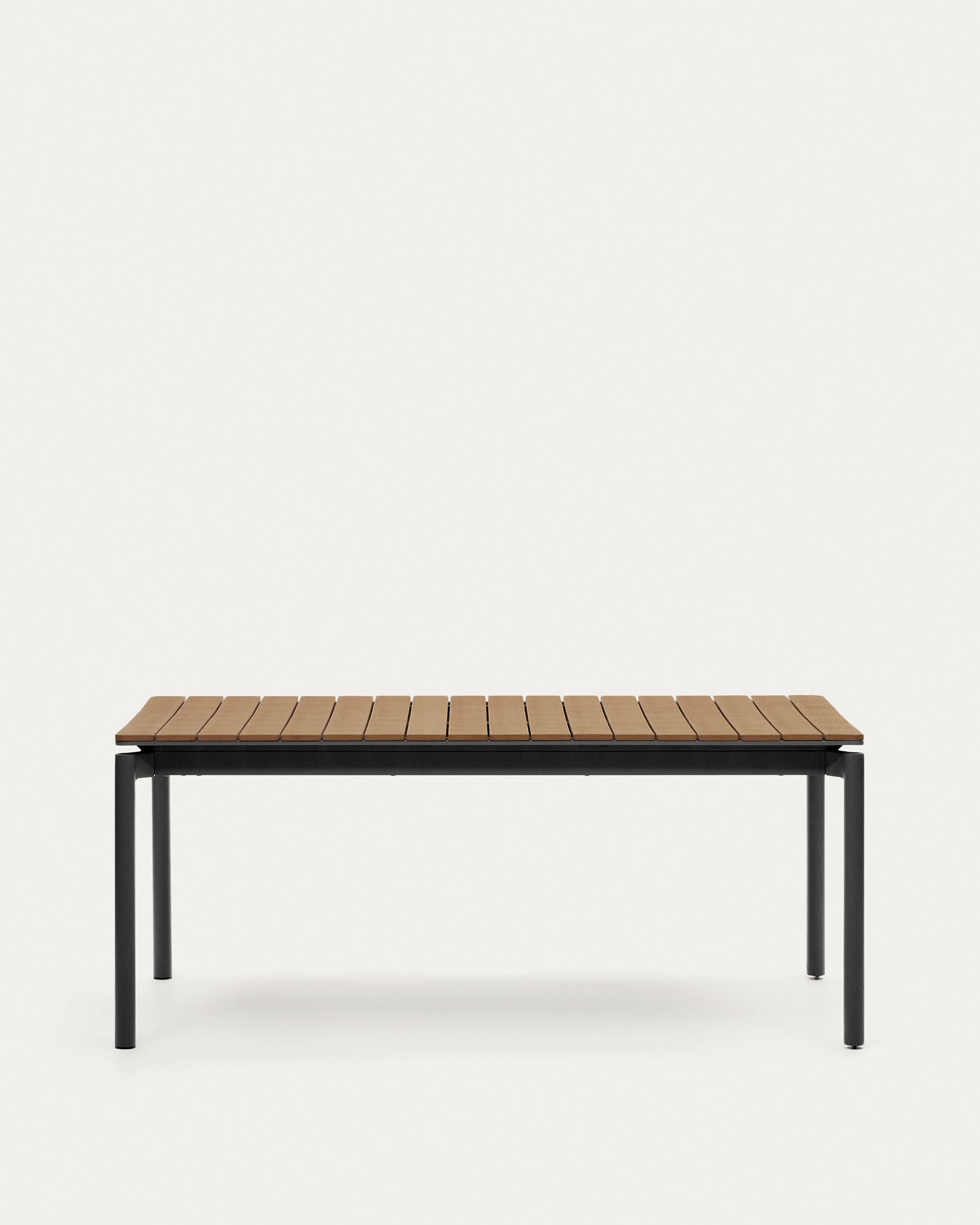 Canyelles Gartenausziehtisch aus Poly-Holz und mattschwarzem Aluminium 180(240) x 100 cm in Schwarz präsentiert im Onlineshop von KAQTU Design AG. Gartentisch ist von Kave Home