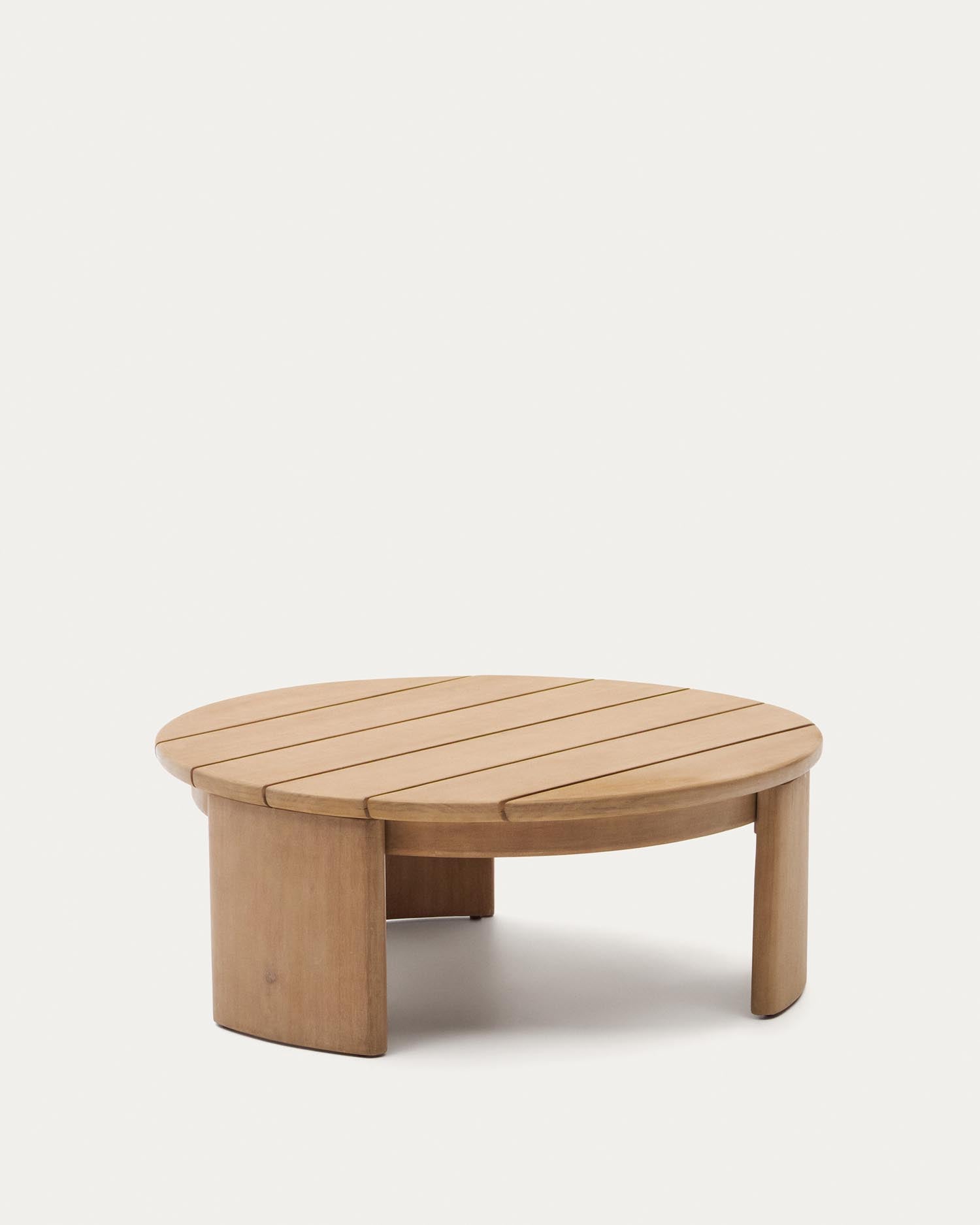 Xoriguer Couchtisch aus massivem Eukalyptusholz FSC 100% Ø 90 cm in Braun präsentiert im Onlineshop von KAQTU Design AG. Beistelltisch Outdoor ist von Kave Home