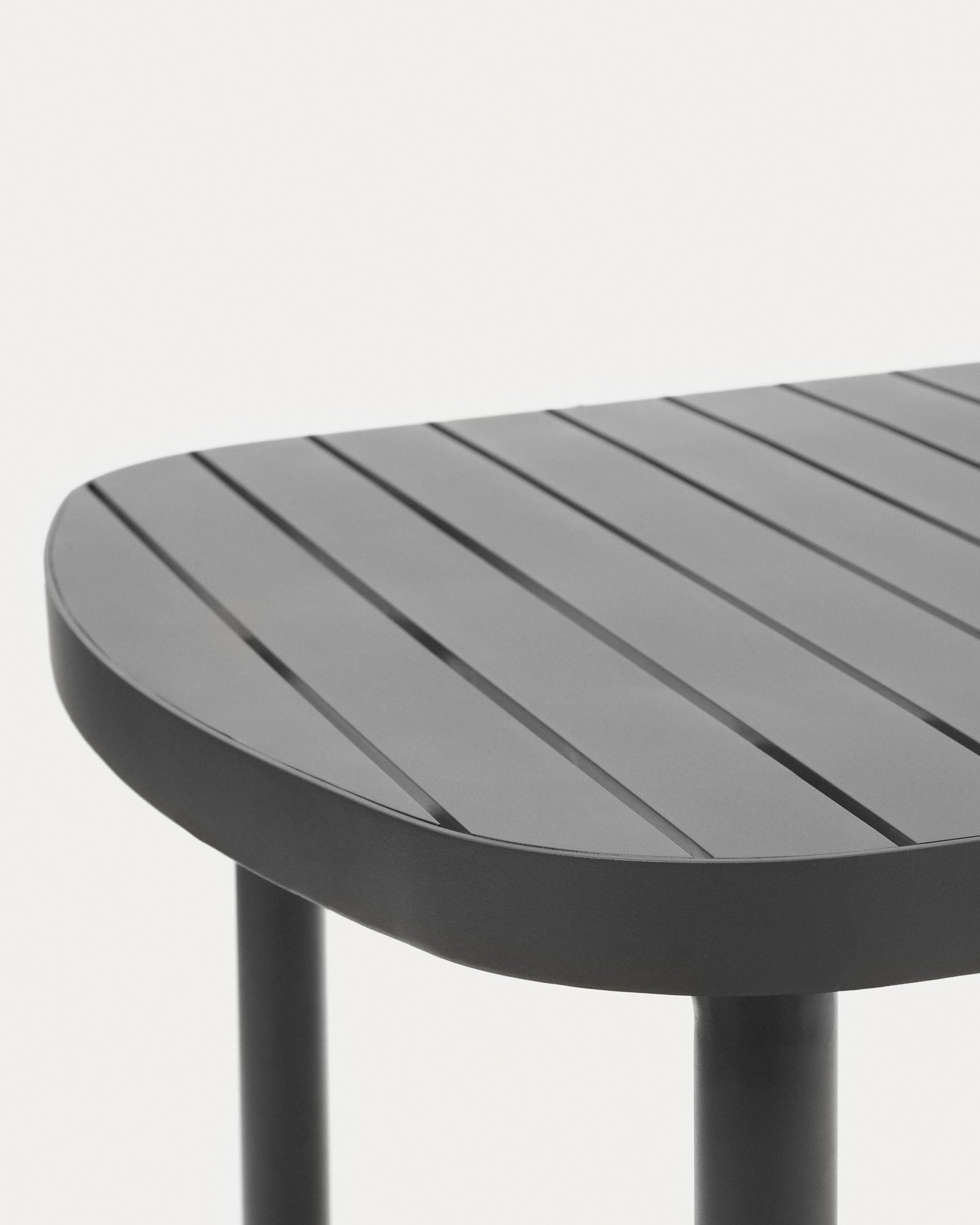 Gartentisch Joncols aus Aluminium mit Finish in Grau 180 x 90 cm in Grau präsentiert im Onlineshop von KAQTU Design AG. Gartentisch ist von Kave Home