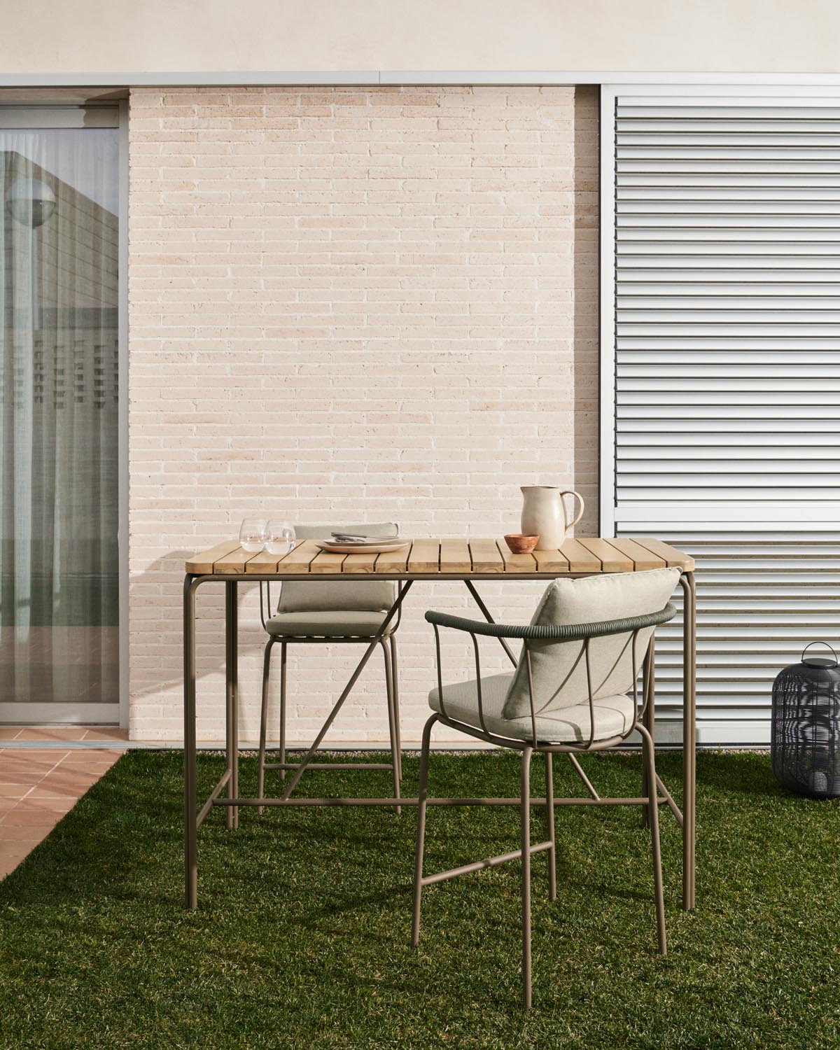 Salguer stapelbarer Hocker aus Seil und Stahl mit Finish in Braun 66 cm in Braun, Beige, Grün präsentiert im Onlineshop von KAQTU Design AG. Hocker Outdoor ist von Kave Home