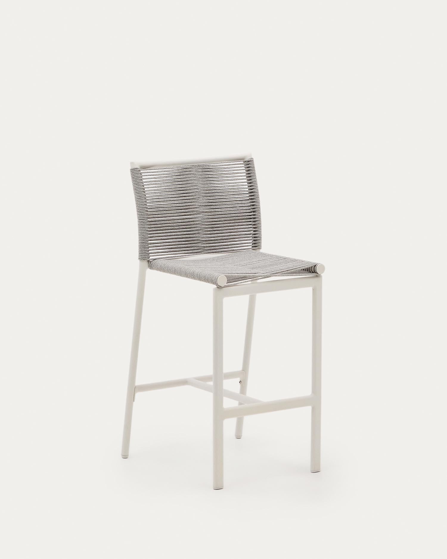 Culip Outdoor-Hocker aus Seil und weissem Aluminium 65 cm in Weiß präsentiert im Onlineshop von KAQTU Design AG. Hocker Outdoor ist von Kave Home