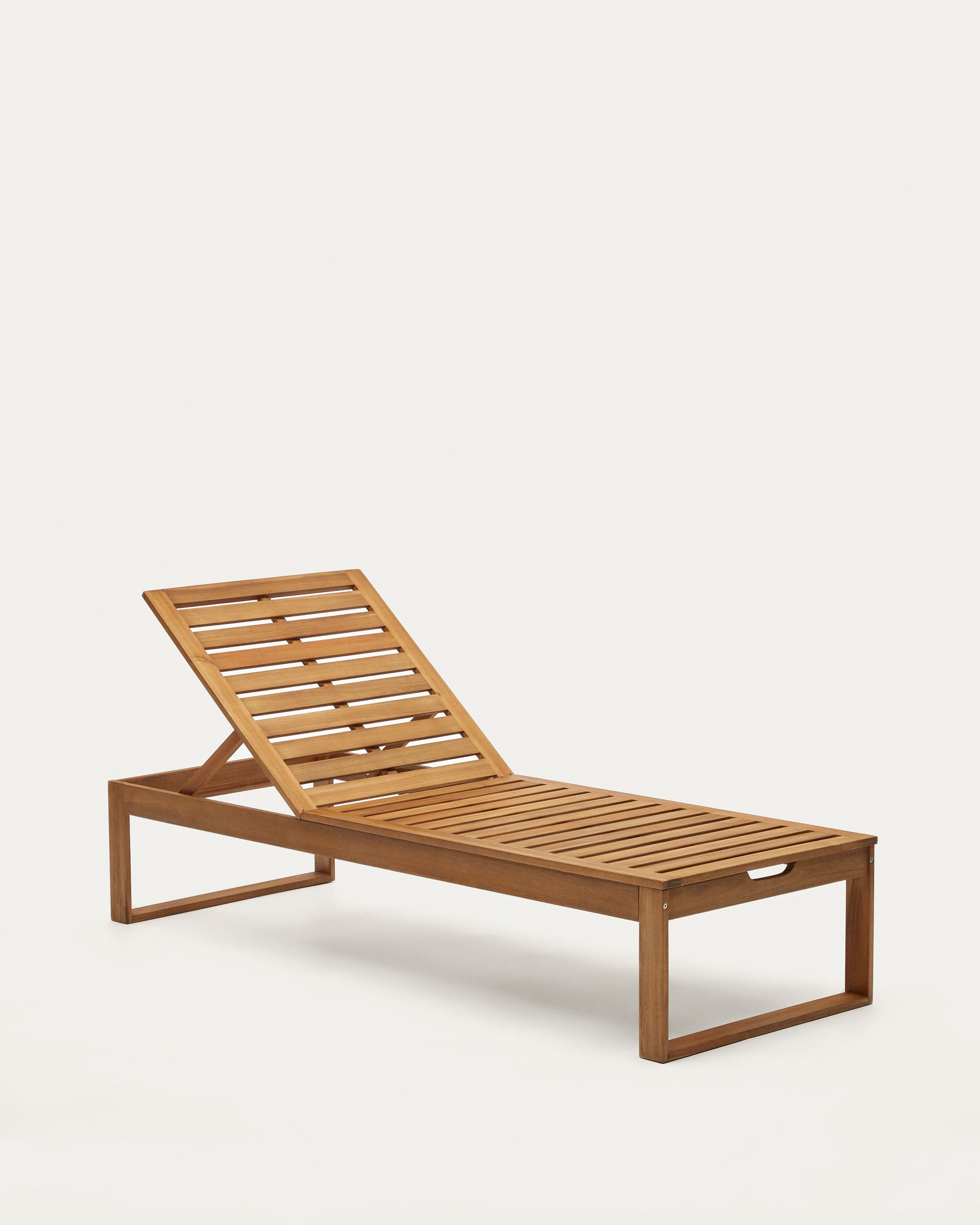 Sulamita Outdoor Sonnenliege aus massivem Akazienholz FSC 100% in Braun präsentiert im Onlineshop von KAQTU Design AG. Liegestuhl ist von Kave Home