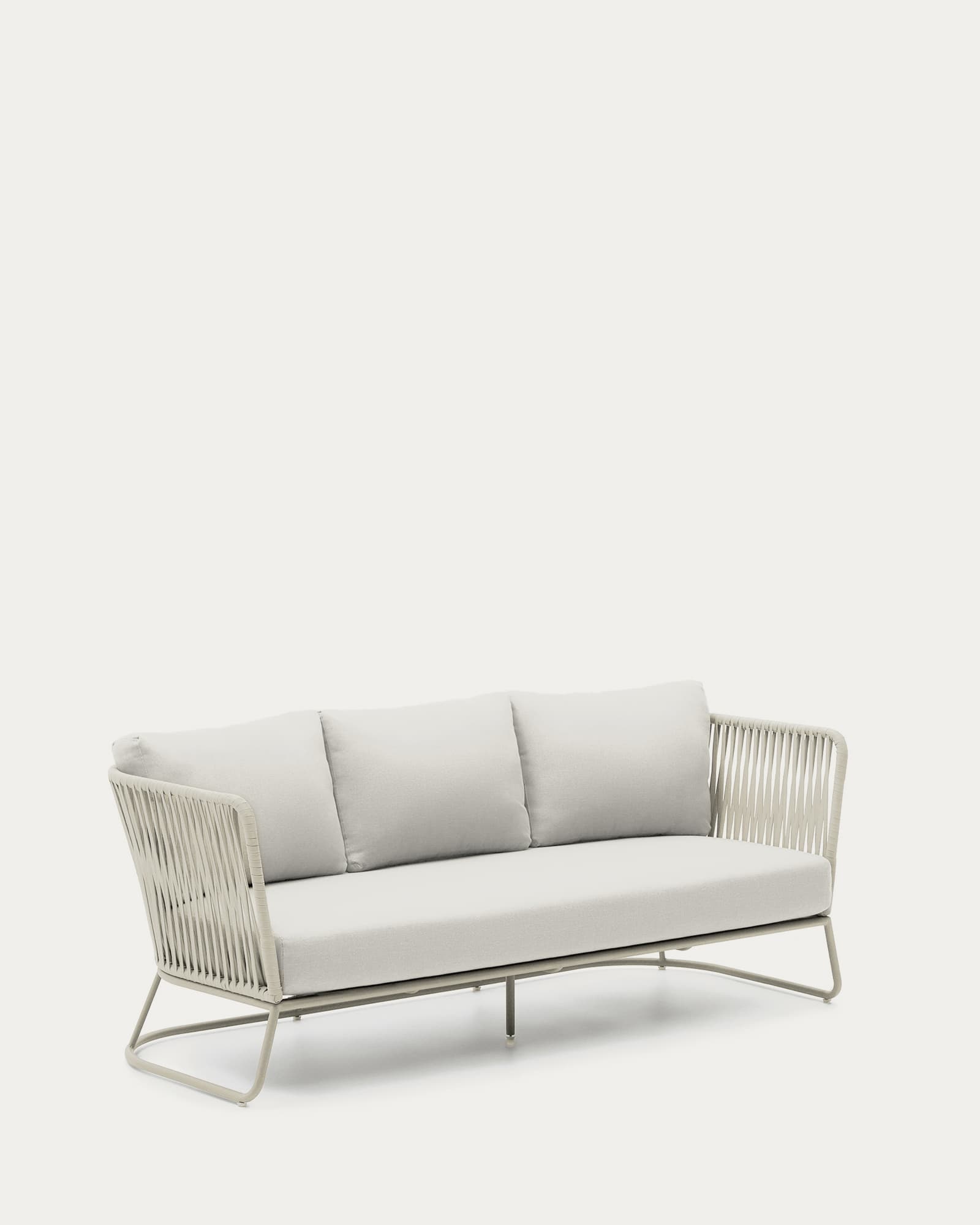 3-Sitzer-Outdoor-Sofa Saconca aus Seil und grau verzinktem Stahl 189 cm in Hellgrau präsentiert im Onlineshop von KAQTU Design AG. Lounge Sofa ist von Kave Home