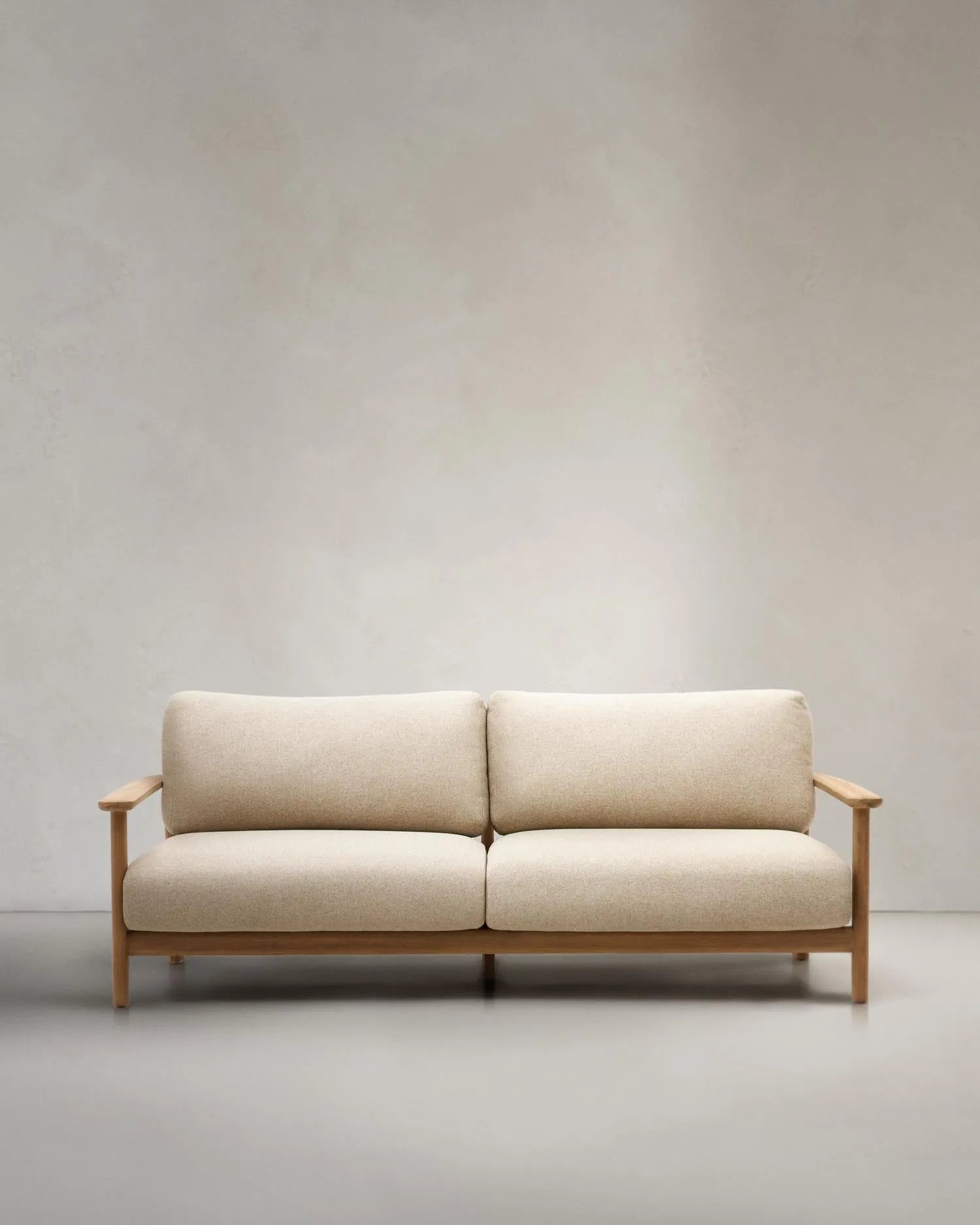 Elegantes 3-Sitzer-Sofa aus FSC-zertifiziertem Teakholz, ideal für drinnen und draußen. Zeitloses Design, robust und umweltfreundlich.