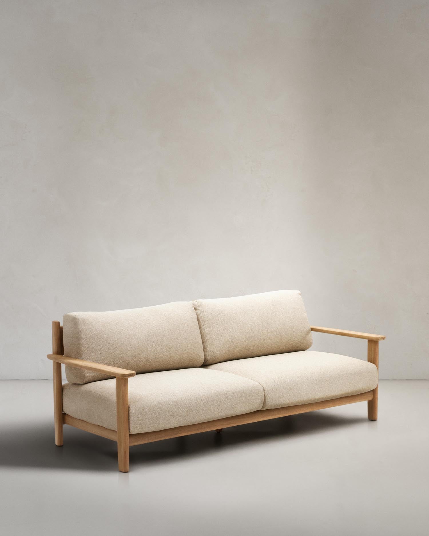 Tirant 3-Sitzer-Sofa aus massivem Teakholz FSC 100% 212 cm in Natur präsentiert im Onlineshop von KAQTU Design AG. Lounge Sofa ist von Kave Home