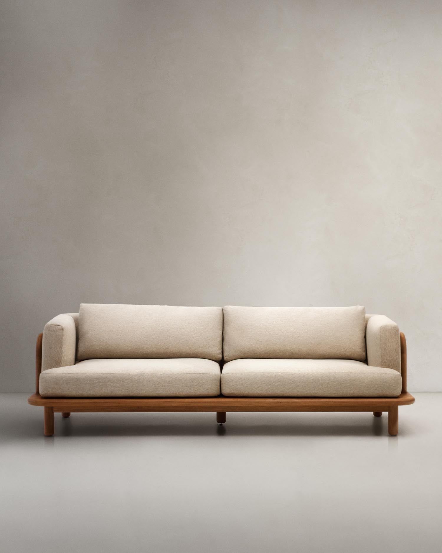 Turqueta 3-Sitzer-Sofa aus massivem Teakholz FSC 100% 230 cm in Mehrfarbig präsentiert im Onlineshop von KAQTU Design AG. Lounge Sofa ist von Kave Home