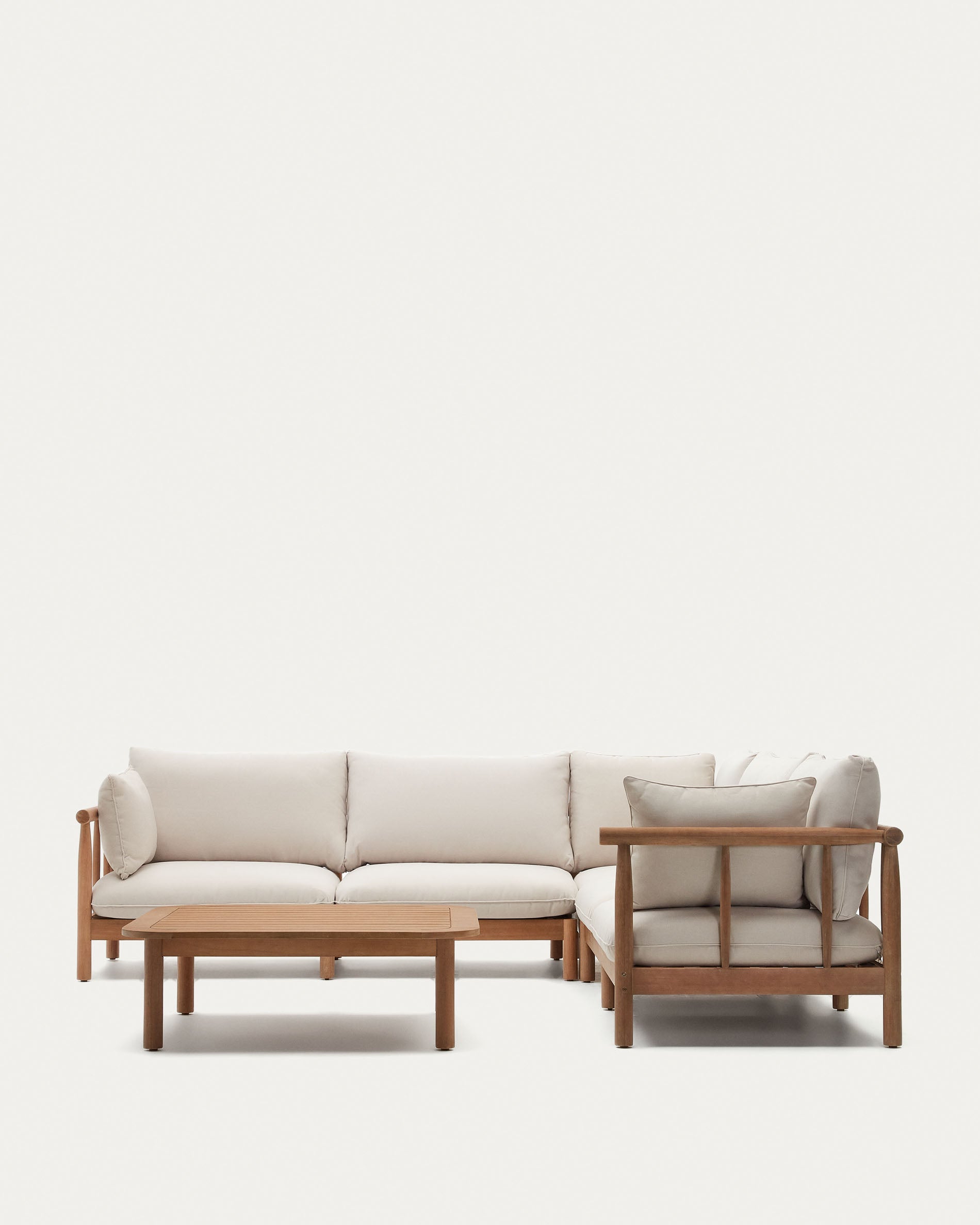 Sacova Set aus 5-Sitzer-Ecksofa und Couchtisch massives Eukalyptusholz FSC 100% in Mehrfarbig präsentiert im Onlineshop von KAQTU Design AG. Lounge Sofa ist von Kave Home