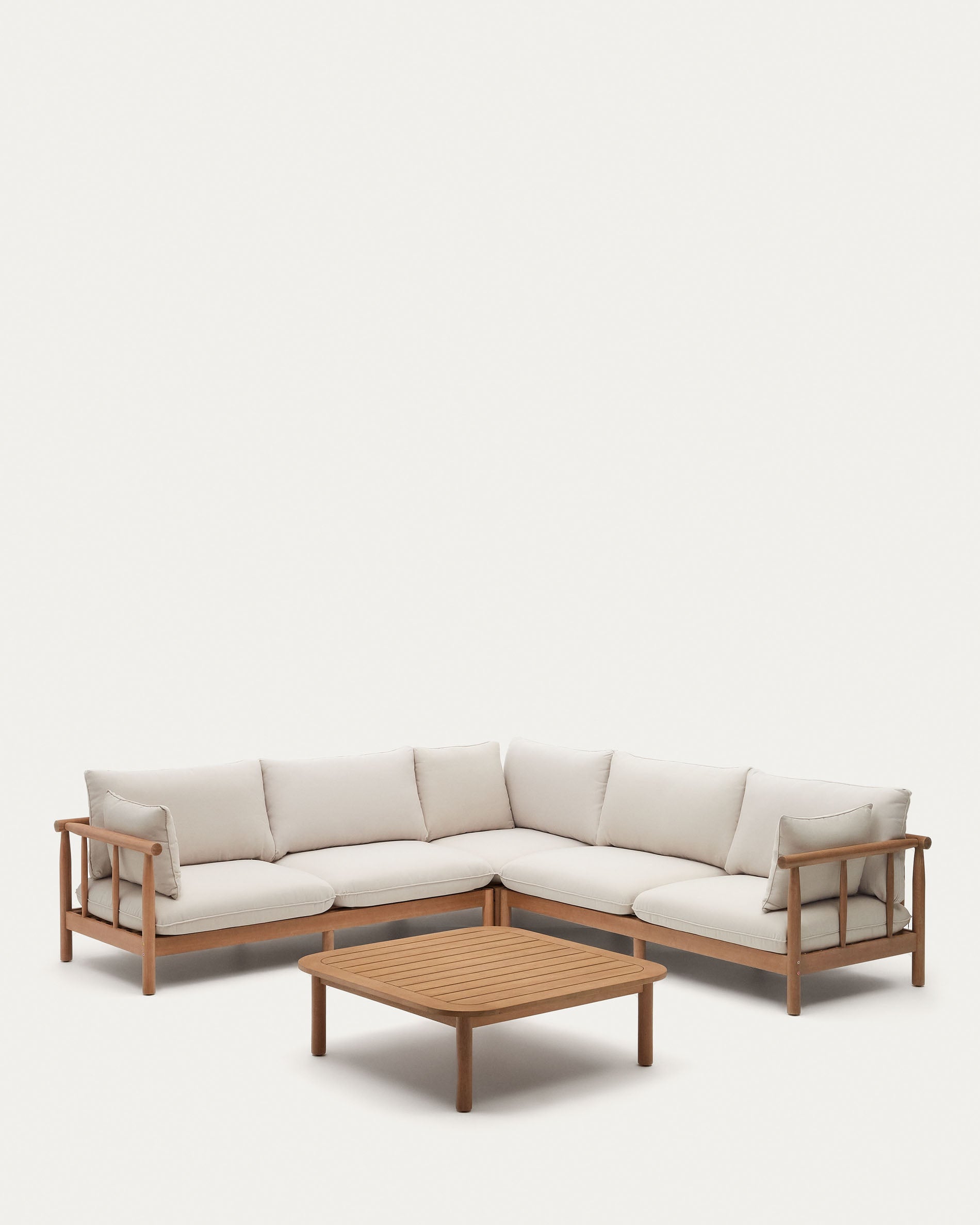 Sacova Set aus 5-Sitzer-Ecksofa und Couchtisch massives Eukalyptusholz FSC 100% in Mehrfarbig präsentiert im Onlineshop von KAQTU Design AG. Lounge Sofa ist von Kave Home