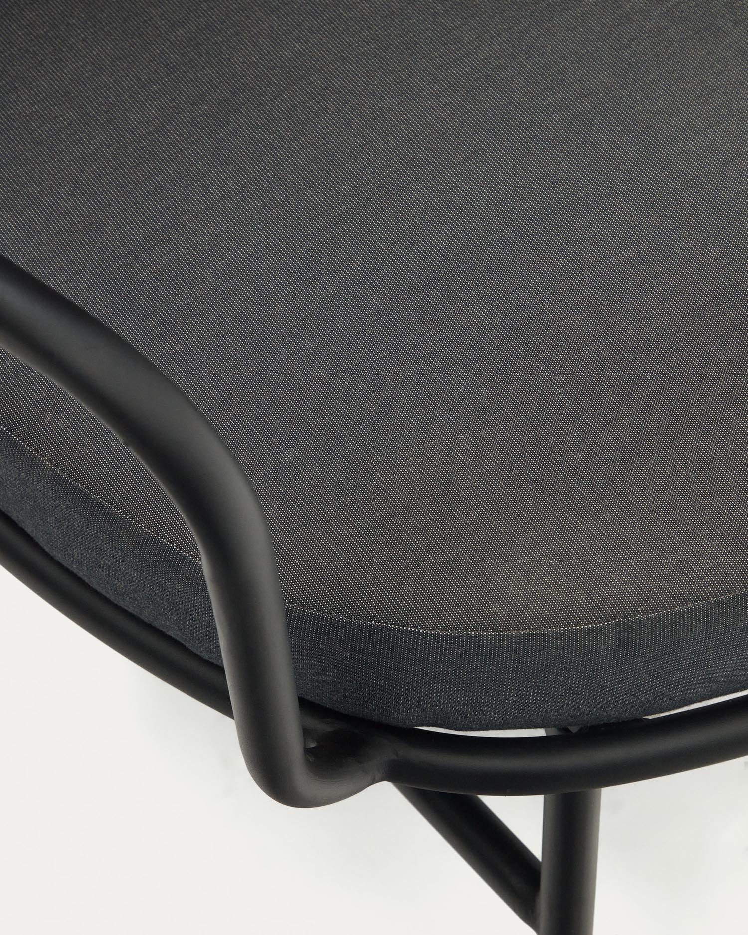 Bramant Sessel aus Stahl mit schwarzem Finish in Schwarz präsentiert im Onlineshop von KAQTU Design AG. Outdoor-Sessel ist von Kave Home