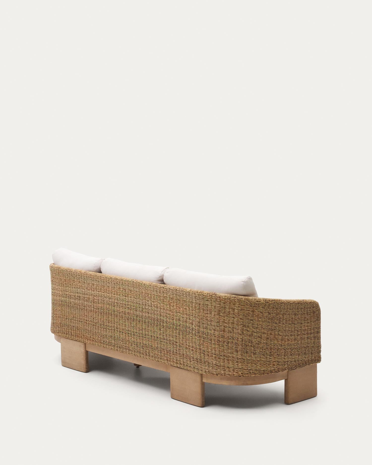 Xoriguer 3-Sitzer-Sofa aus synthetischem Rattan und massivem Eukalyptusholz FSC 100% 223 c in Mehrfarbig präsentiert im Onlineshop von KAQTU Design AG. Lounge Sofa ist von Kave Home