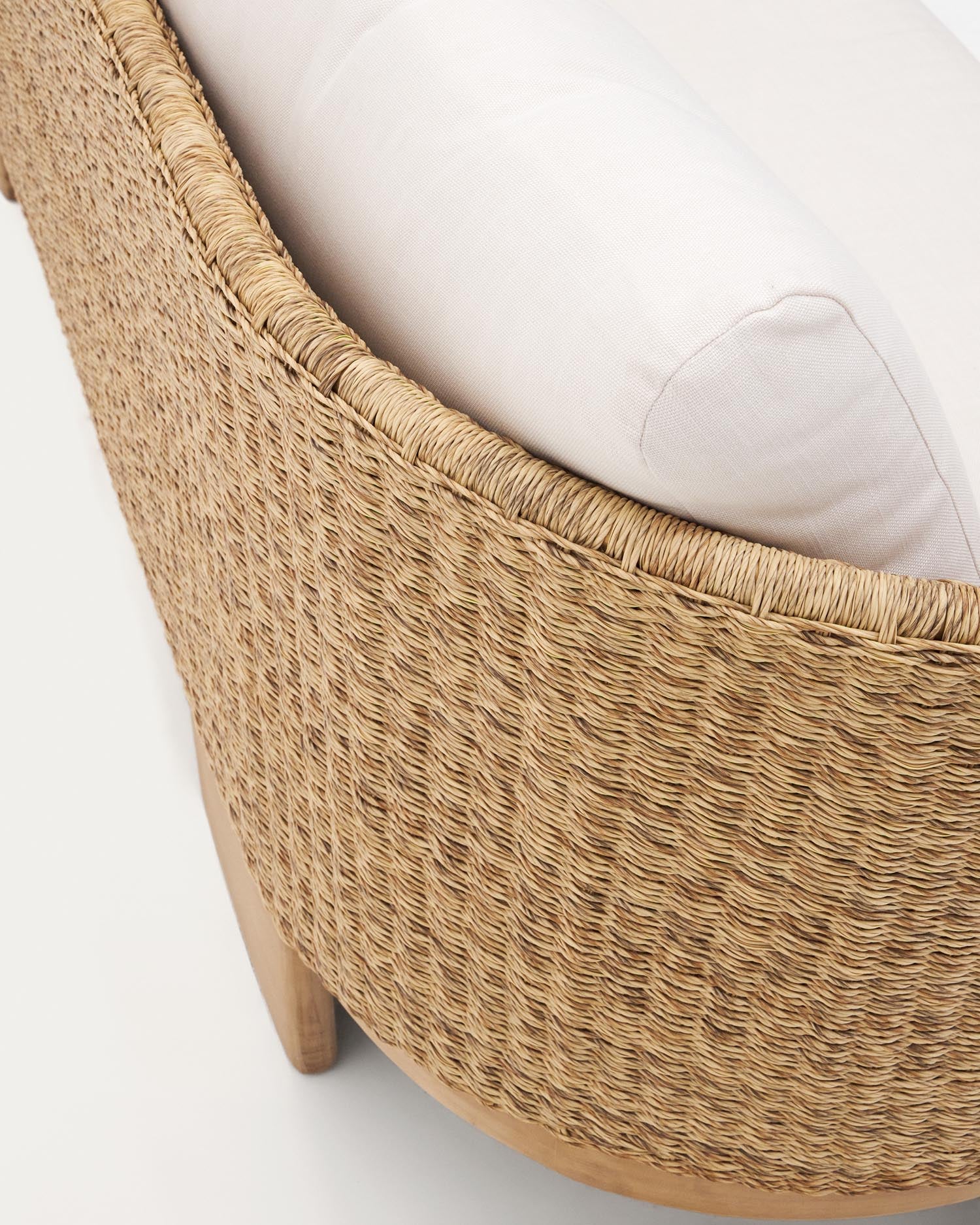 Xoriguer 3-Sitzer-Sofa aus synthetischem Rattan und massivem Eukalyptusholz FSC 100% 223 c in Mehrfarbig präsentiert im Onlineshop von KAQTU Design AG. Lounge Sofa ist von Kave Home