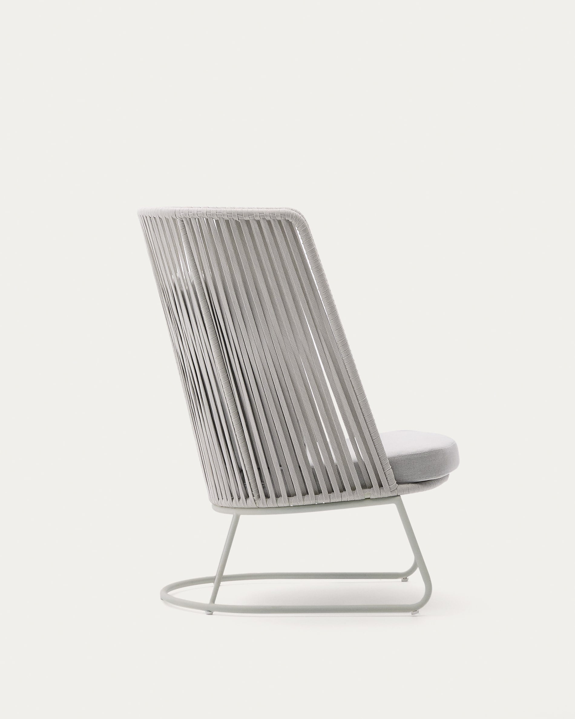 Outdoor-Sessel mit hoher Rückenlehne Saconca aus Seil und grau verzinktem Stahl in Hellgrau präsentiert im Onlineshop von KAQTU Design AG. Outdoor-Sessel ist von Kave Home