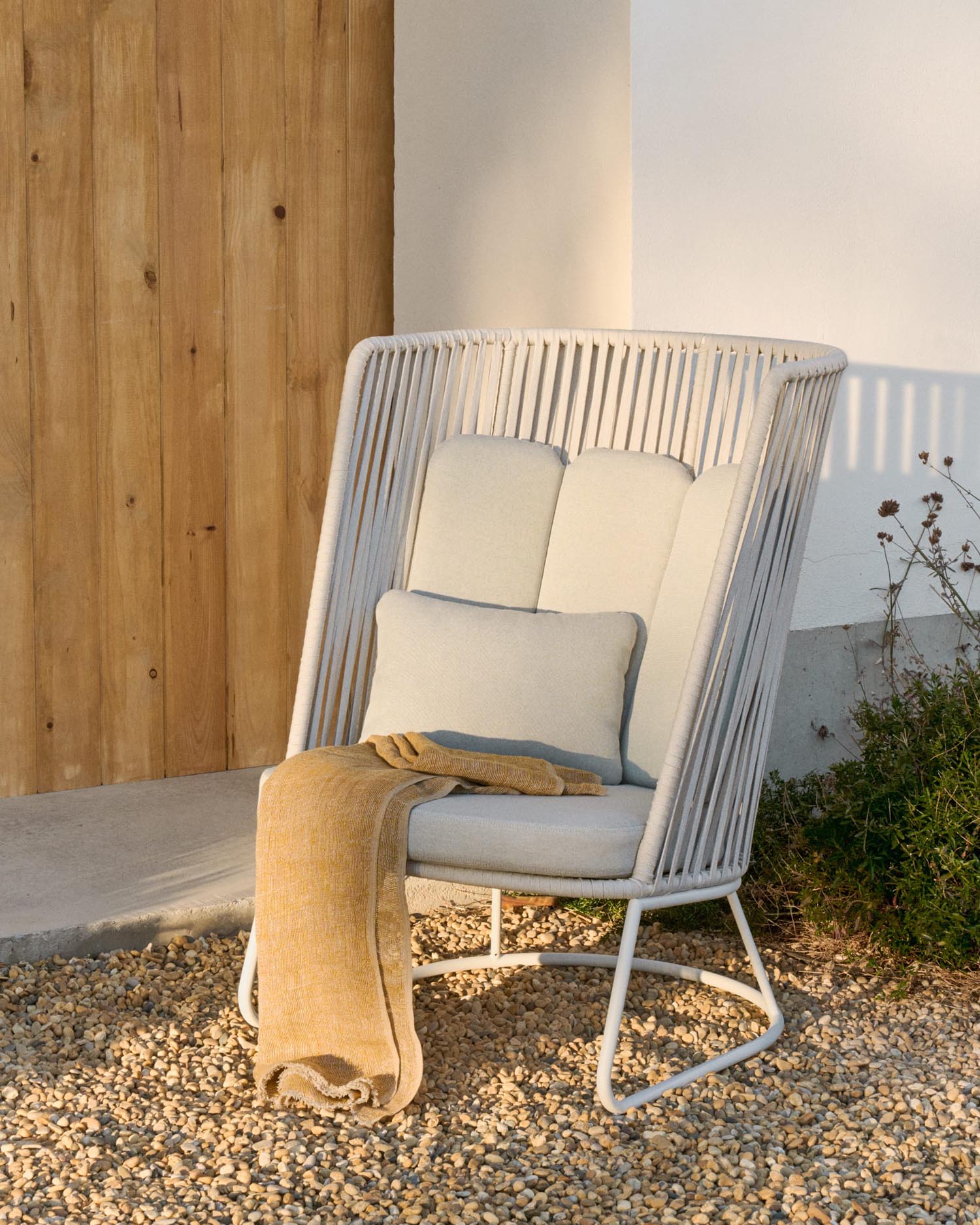 Outdoor-Sessel mit hoher Rückenlehne Saconca aus Seil und grau verzinktem Stahl in Hellgrau präsentiert im Onlineshop von KAQTU Design AG. Outdoor-Sessel ist von Kave Home