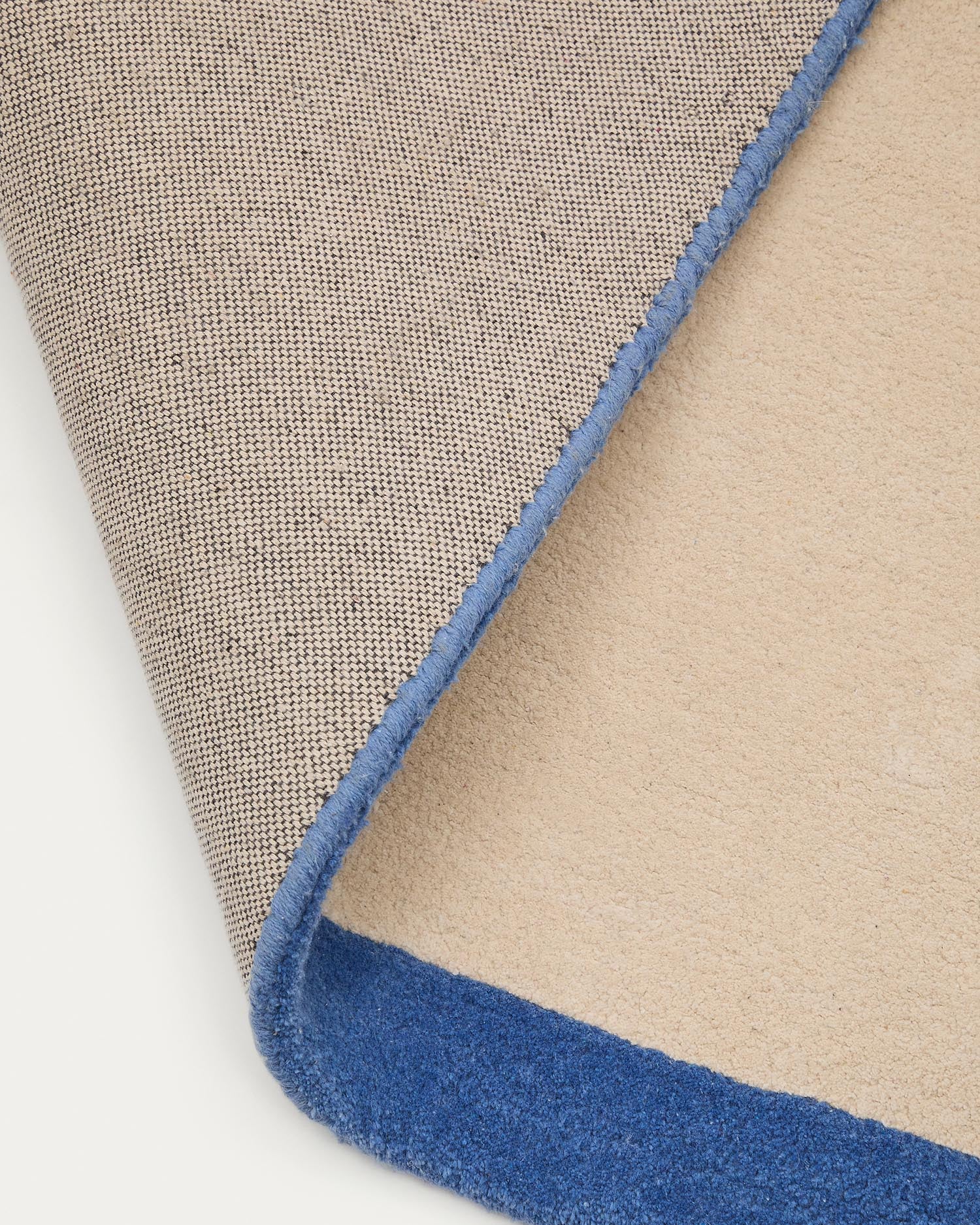 Teppich Nalim 100% Baumwolle beige und blau 90 x 150 cm in Blau präsentiert im Onlineshop von KAQTU Design AG. Teppich ist von Kave Home