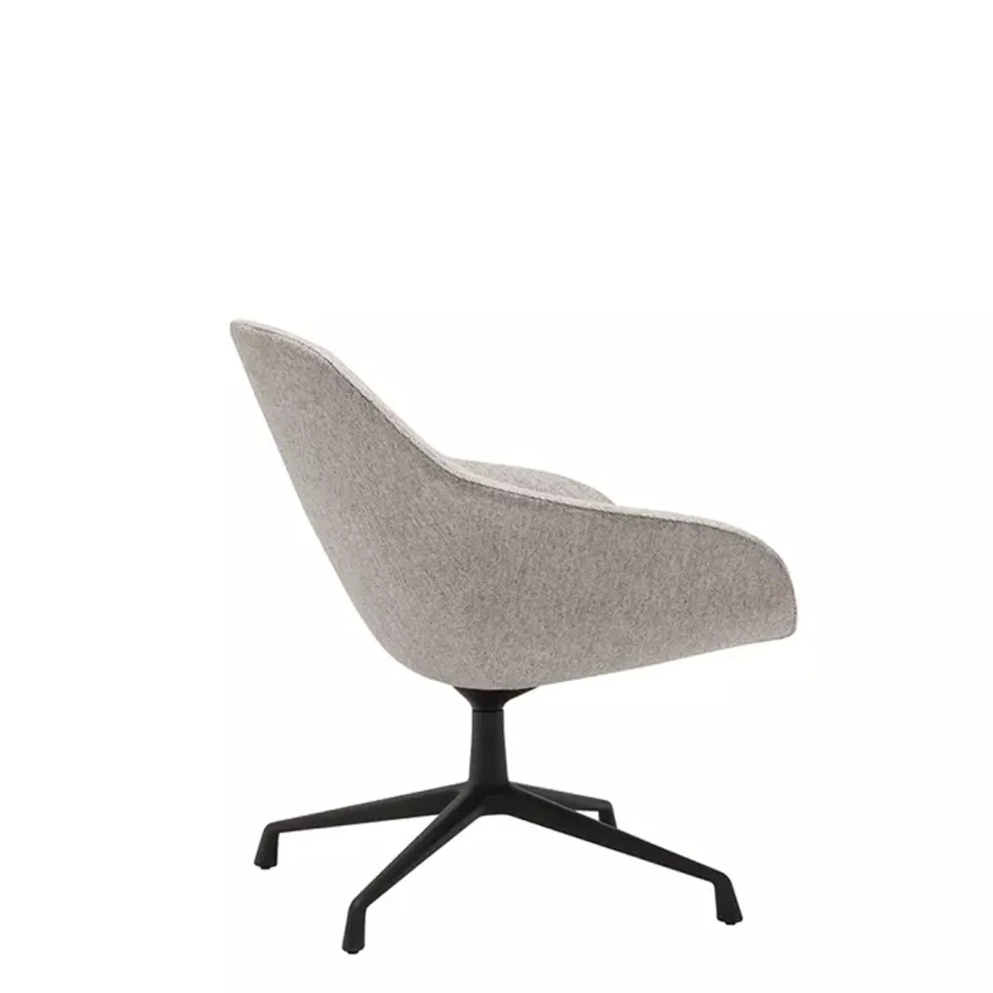 Eleganter Next Lounge Sessel von Andreu World – drehbar und modern.