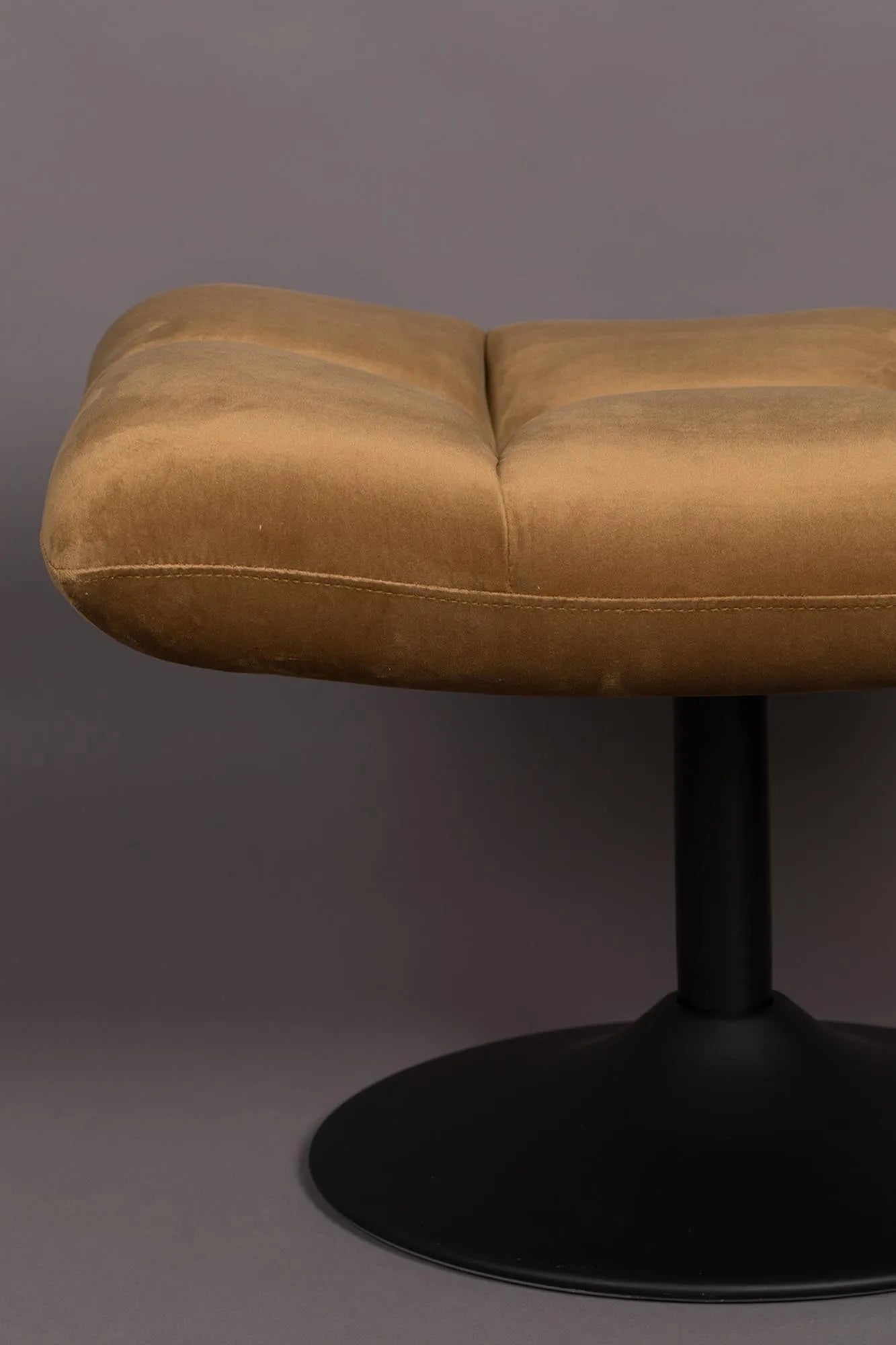 Luxuriöser Dutchbone Velvet Barhocker für stilvolle Raumgestaltung.